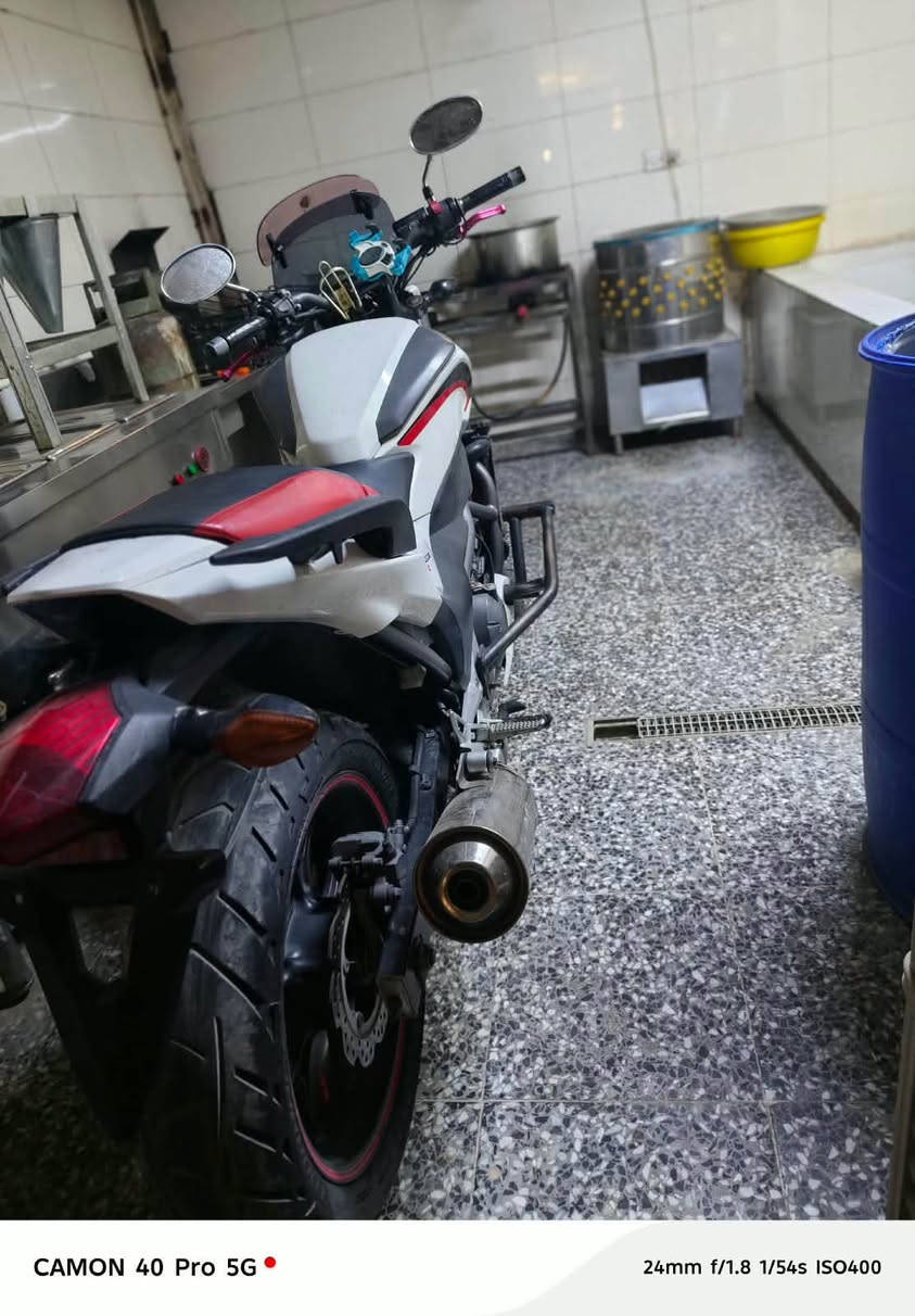 السلام عليكم هوندا NS700SR  للبيع دراجه خير من الله مكينه وكير كفالههه بمعنه الكلمه كهربائيات كلها شغاله ( ملاحضه النقص الي بيها روس باتري راخيه فقط ) الدراجه ما طالع بيها حاطها بل مخزن صارلها شهر بدون رقم  السعر ٣٣٠٠ وبيها مجال متواجد فيس هـ *********** اتشرف بلجميع

نص مكتوب في الصور:
- CAMON 40 Pro 5G 24mm f/1.8 1/69s ISO400
- CAMON 40 Pro 5G
- 24mm f/1.8 1/100s ISO107
- 24mm f/1.8 1/61s ISO400
- CAMON 40 Pro 5G 24mm f/1.8 1/54s ISO400
