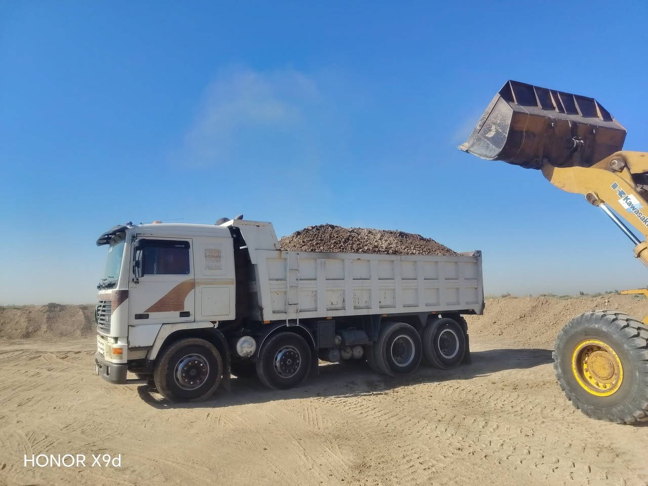 يوجد تراب درجه أوله حمل فول +زميج درجه أوله كلشي موجود عليك بس دلينه مكانك السعر حسب المكان وبيكم خير وتدتلون ***********
