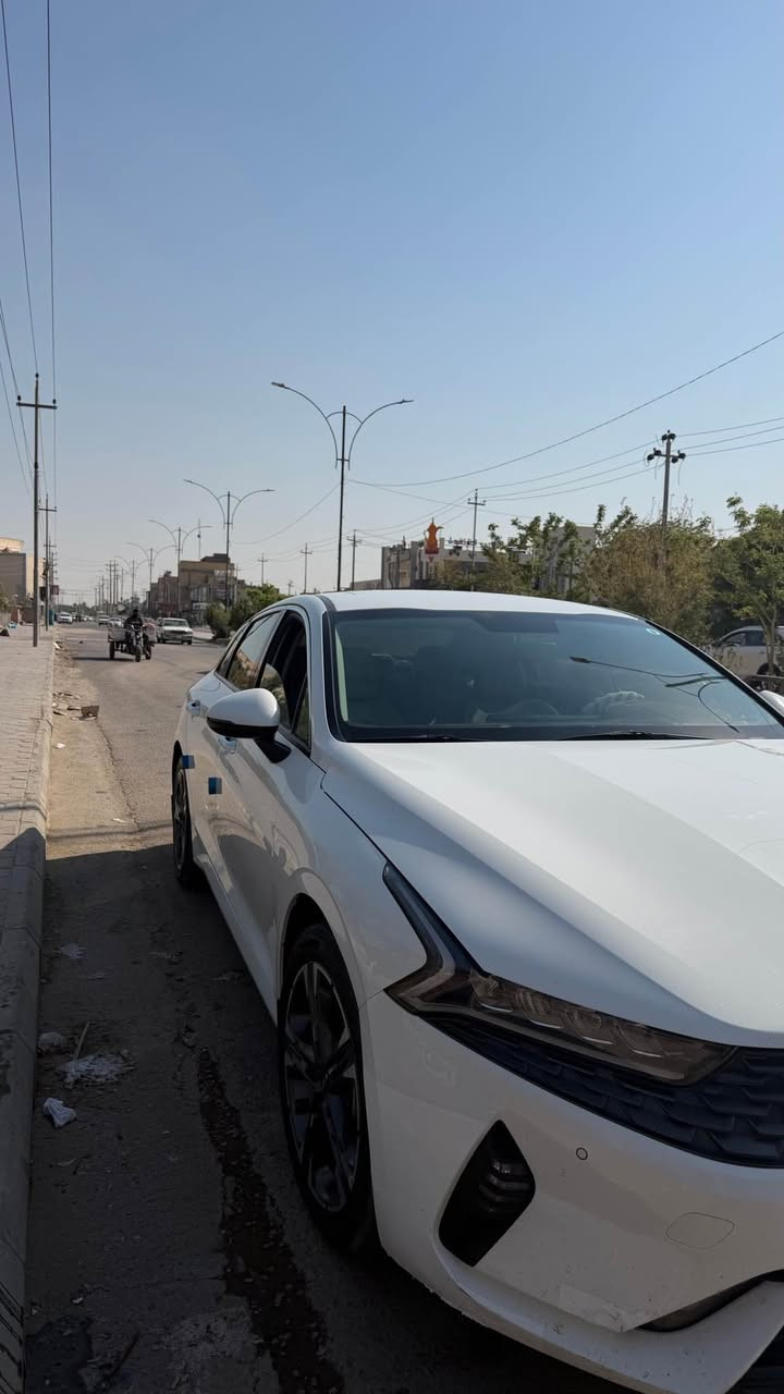 السلام عليكم 
كي فايف k5 خليجي للبيع مكفوله كفاله عامه 
رقم بغداد بسمي تحويل ثاني يوم 
شاشه كبيره✅
كامره خلفيه ✅
مرايا شفط✅
حساسات امامي خلفي ✅
كشن كهربائي✅
السياره بحاله الوكاله 
ماشيه 50✅
مكينه 2000 دوش✅
بصمه ✅
مكاني الناصريه *********** ناصرية, ذي قار
