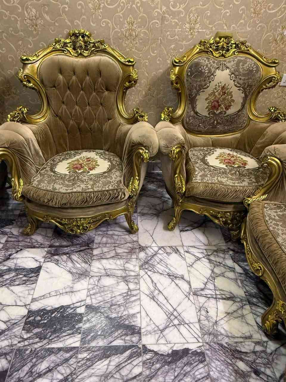 البحري ١٠ مقعد  مع ٢ طبله وطبله وسطيه كبيره 🌹
الجوزي ٧ مقعد ٢ طبله  فقط 😉

مدخل كبير زان مصري 👌

للعلم شغل تزكم استيراد خاص اليه من مصر 

بغداد الزعفرانيه *********** واساب او اتصل للسعر
