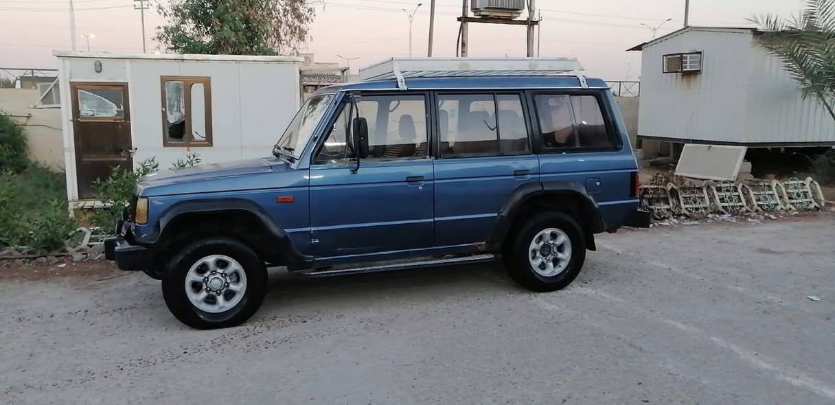 هونداي باجيرو مديل 1991السياره مكفوله 6سلندر 7راكب السياره نضيفه وحلوه وستعمال قليل يعني ما يطلعون بيه هواي السعر 45ورقه وبيه مجال حك الجيه العنوان ذي قار حي الثوره وره مجمع الطاحونه***********هاذ رقم التفلون
