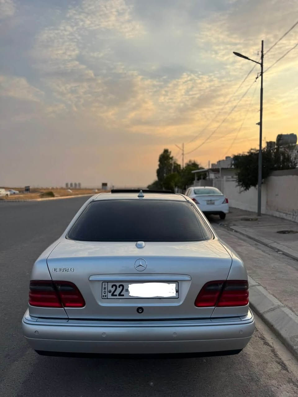 ……………………
سلام عليكم للبيع مارسيدي ام عيون 
موديل ١٩٩٦  گير. D4 زربه 
مواصفات فول فول سلايت ، ويل AMG  ٢ سايز 
صنويه جديد عتا ٢٠٢٧ و تايرات جديد 
مصبوغ عام بيها جماليه 
سعر رائدين ٨٥$ ورقه و بيها مجال بصيت
*********** واتساب
