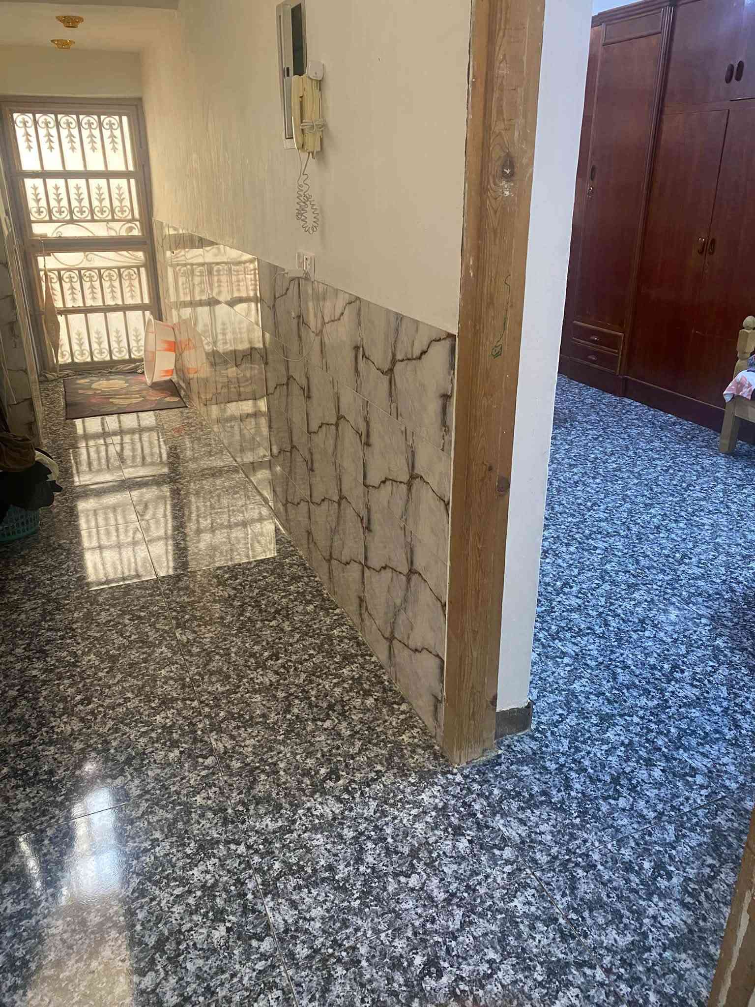 🏠 بيت للبيع – 110 متر

📍 الموقع: الفرع العيساوي، خلف بانزينخانة الشموس، يبعد عن الشارع العام حوالي 100 متر.

🏡 الطابق الأول:
• غرفة نوم
• صالة
• استقبال
• مطبخ

🏠 الطابق الثاني:
• غرفتان نوم

📞 للاستفسار والتواصل:
***********
***********
واتساب متوفر على الأرقام أعلاه.

🏢 مكتب المحيط لبيع وشراء العقار – الديوانية

