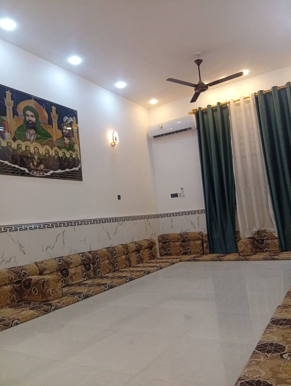 السلام عليكم ورحمة الله وبركاته 
بيت طابو  ركن بناء حديث ٢٠٢٦
غرفتين وصاله كبيره ومطبخ 
واستقبال وصحيات 
حي الإعلام مقابل النادي الرياضي
***********سعد 
مكتب المصطفى للعقار
