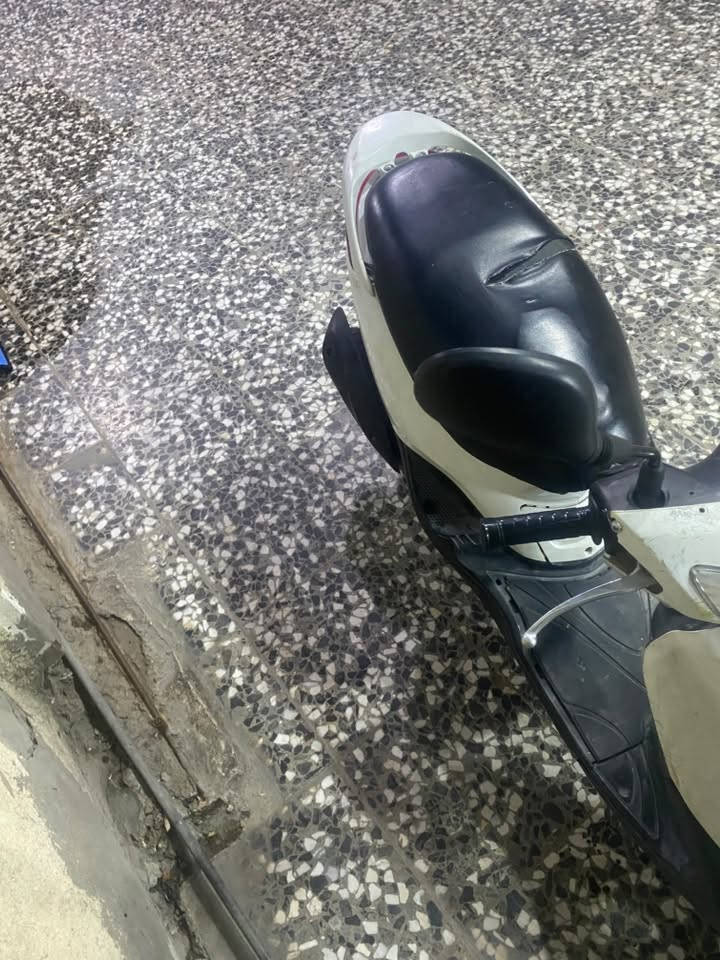 مكلف بالنشر بريز نضيف وشغال نكره سلف سعر 500 وبيهه مجال لطيبين مكان بغداد***********
