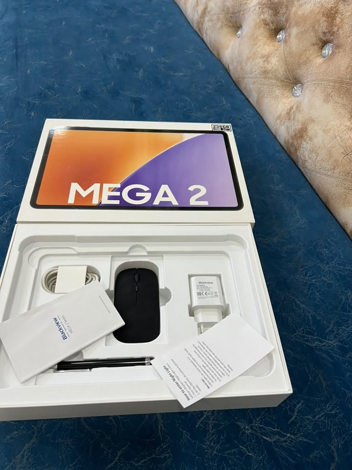 ايباد للبيع   Blackview MEGA 2

استخدمته قليل  يعني بعدة جديد 
و ملحقاته كاملة مثل ما موضح بالصور 

الشاشة: 12 بوصة IPS بدقة 2000×1200 (2K).

المعالج: Unisoc T615 ثماني النواة.

التخزين: 256GB، ويدعم إضافة بطاقة ذاكرة حتى 2TB.

الرام: توجد نسخة 12GB RAM مع إمكانية التوسعة الافتراضية حتى 24GB إضافية؛ لذلك الأفضل في الإعلان أن تكتب 12GB + 24GB توسعة بدل تقديم الـ24GB كلها كرام حقيقية. 

البطارية: ضخمة 9000mAh مع شحن سريع 18W.

الكاميرات: خلفية 16MP وأمامية 8MP.

الصوت: سماعات Dual-BOX.

النظام: Android 15.

يدعم Wi-Fi، ونسخة MEGA 2 الخلوية تدعم 4G وشرائح SIM حسب الإصدار. 
الوزن حوالي 615 غرام وسماكته 8

السعر 225 ألف بي مجال قليل 

التواصل واتساب فقط  ***********
