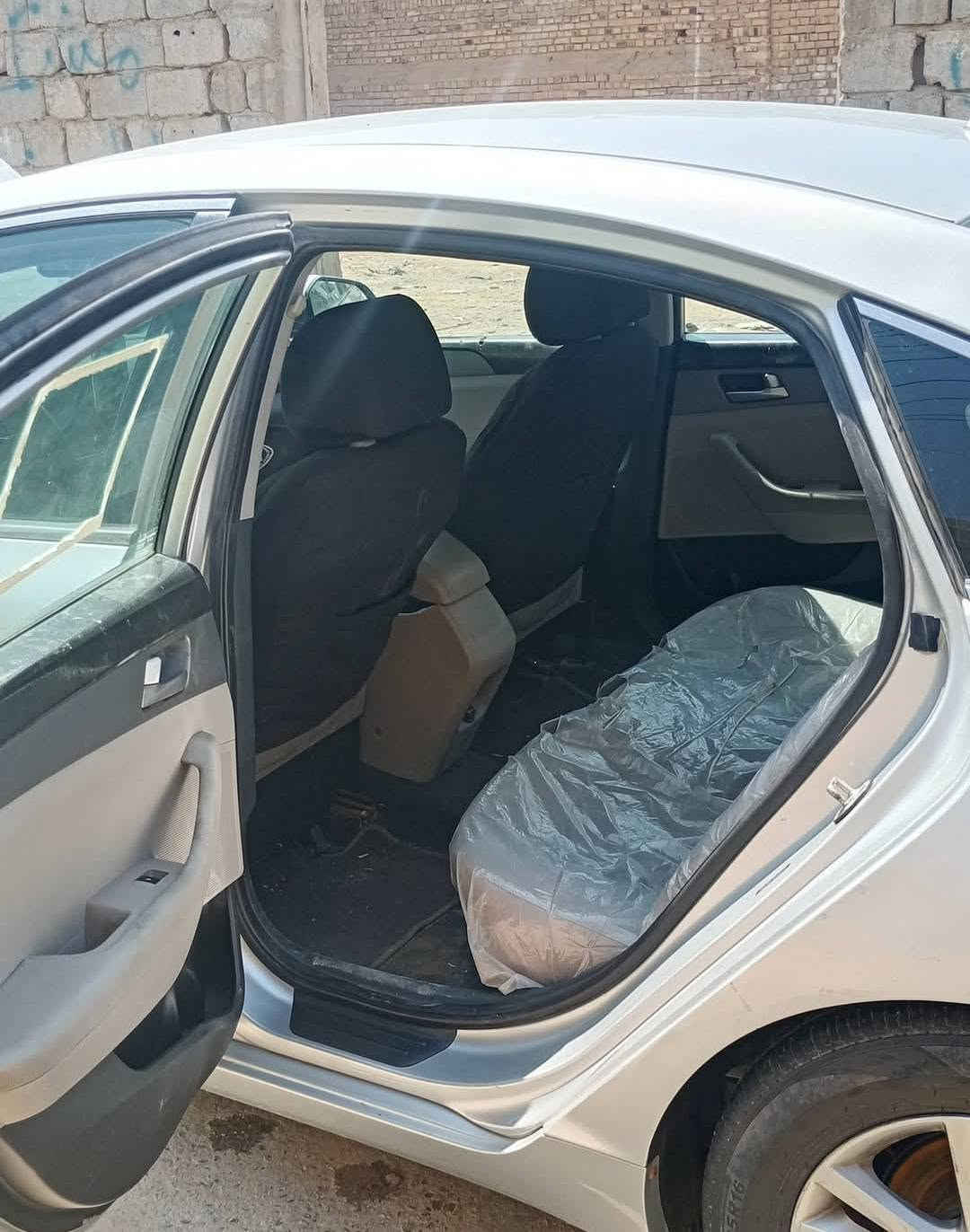 السلام عليكم شباب سوناتا موديل 17 امريكي سياره نص فول من عدن فتحه السياره بيها بخشمك شاملغ الامامي فقط شيء قليل معجون وبيها البانيه جاره سياره جاهزه على اخر حبايه ما بيها اي نقص رقم بغداد انجليزي باسمي تحويل ثاني يوم الشرايبي خير ويتدلل مستعجل على البيعه 115 وبيها مجال هاذه رقمي *********** ومكاني بابل قاسم

