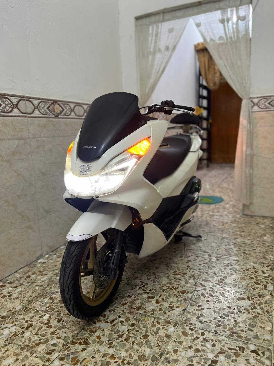 دراجة(PCX)…(الجيل الثاني 
#مال رمبه ماشيه 38 حقيقي 
# الـمكينة 150 حرف (A)
وكاله وكاله ما متعوبه مال جناي🛵🛵
دراجة شلعة معدل كهربائيات كلها شغالة
…دراجــة بـلاديـة جـديدة…
اي نقص مابيها مكفولة كفاله عامه بشرط الفحص كفرات بلادي  دراجه مكفوله 
جيب فيتر وتعال افحص مستعجل على بيعتها
السعر مليون و 600الف وبيهه  مجال بسيط
العنوان الكرخ للاستفسار عل هذا الرقم***********
