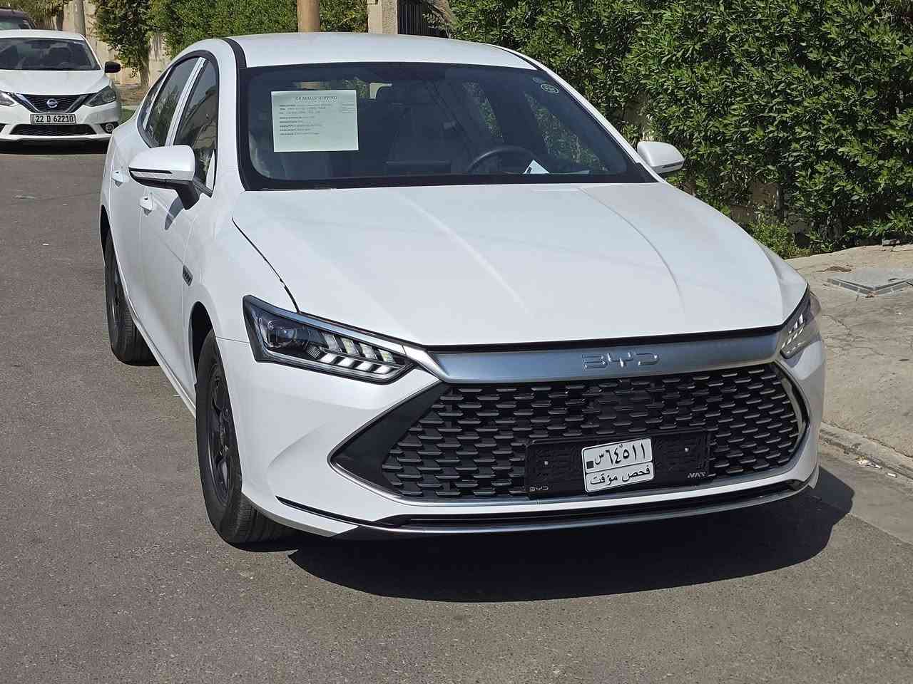 بي واي دي كن بلاس 2026 زيرو  BYD Qin Plus Hybrid

خليجي ضمان وكالة NAT العراق

 6 سنوات ضمان على السيارة.
8 سنوات ضمان على البطارية.

 المواصفات:
 محرك بنزين + هايبرد اقتصادي وعالي الكفاءة.
 بصمتان ذكيتان مع تشغيل عن بُعد.
 مقاعد جلد فاخرة بلونين (أبيض وجوزي).
شاشة وسطية دوارة.
عداد ديجيتال بالكامل.
 تحكم بالمقود من الجهتين.
 كاميرا خلفية.
 حساسات ركن.
 داخلية مطعمة بديكورات Piano Black الفاخرة.
 أنظمة قيادة وأمان متكاملة.
أوضاع قيادة متعددة (Drive Mode).
اوتو Auto Hold.
 مانع انزلاق (Traction Control).
 هاند بريك كهربائي.
مساعد صوتي يدعم اللغة العربية.
 تبريد أمامي بقوتين (2 Stage).
 مصابيح أمامية زينون.
 مصابيح خلفية LED.
 ملحقات الوكالة كاملة مع السبير وطفاية وشاحنة وجنطه طبابة

مكان السياره بغداد حي الاطباء بلجهاد قرب خدمي شارع المطار للتواصل 
***********
