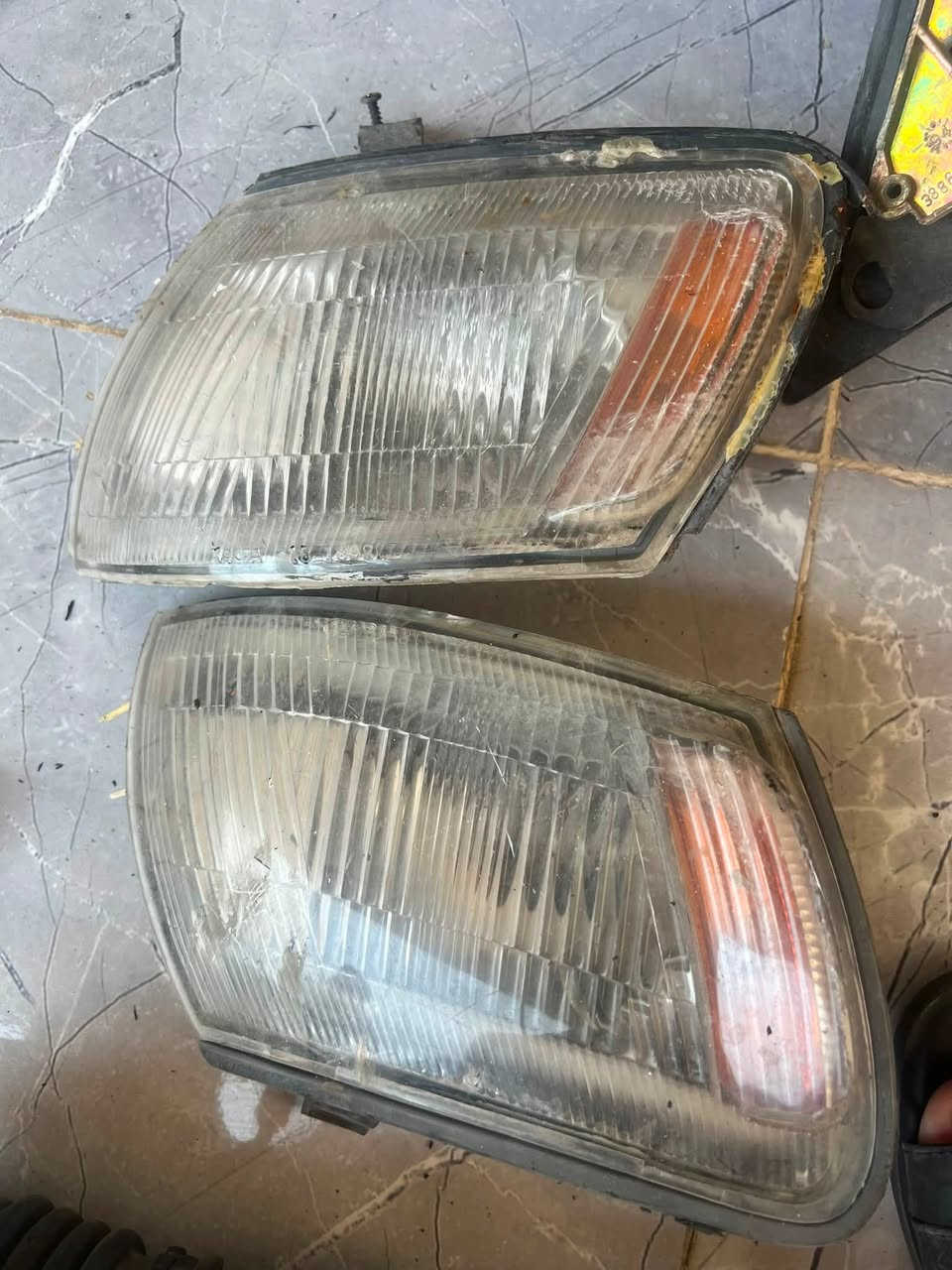 غراض سيارات بيهم مال فورت او بيهم مال كورلا نفخ يعني فرخ بطه اغلب غراض الفرخ بطه مال كصه شرط شوف الي يناسبك وقيم بما يرضي الله او خابرني او بيك خير او تدلل 
***********
