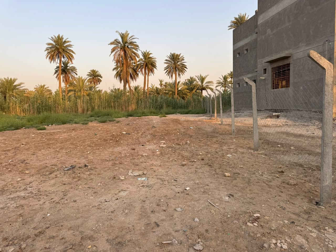السلام عليكم ارض طابو زارعي سند 25 المساحه 400 متر مسيج خلف دئرات الكهرباء 

كافه الخدمات متوفره وبنص الولايه 
***********
