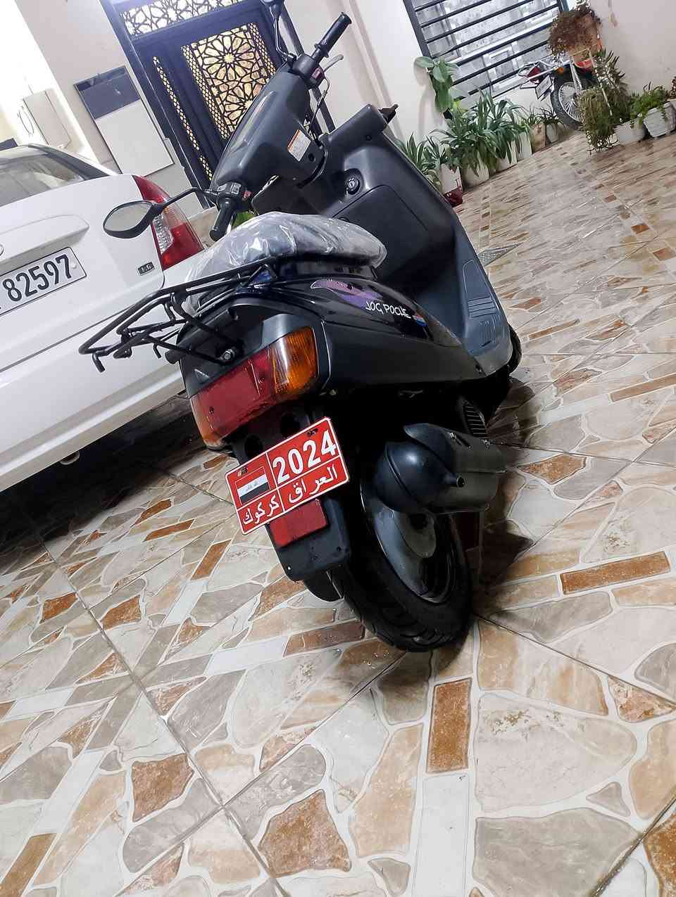 السلام عليكم، هذه الدراجة للبيع
النوع: ياماها (Yamaha)

المحرك: ما مفتوح وبدون أي مشاكل

الكهربائيات: كلها شغالة ونظيفة

العدادات: شغال (عداد السرعة ومقياس البنزين)

(البريك): يقف بمكانه، بدون أي عيب

الفطر (الشرائح/الكفرات): ما مكسور وجاهز بلادي

الإطارات (التواير): جديدة

السعر: 450 ألف ودش بيه مجال (قابل للتفاوض)

للتواصل والاستفسار، يرجى الاتصال على الأرقام التالية:
***********
***********

