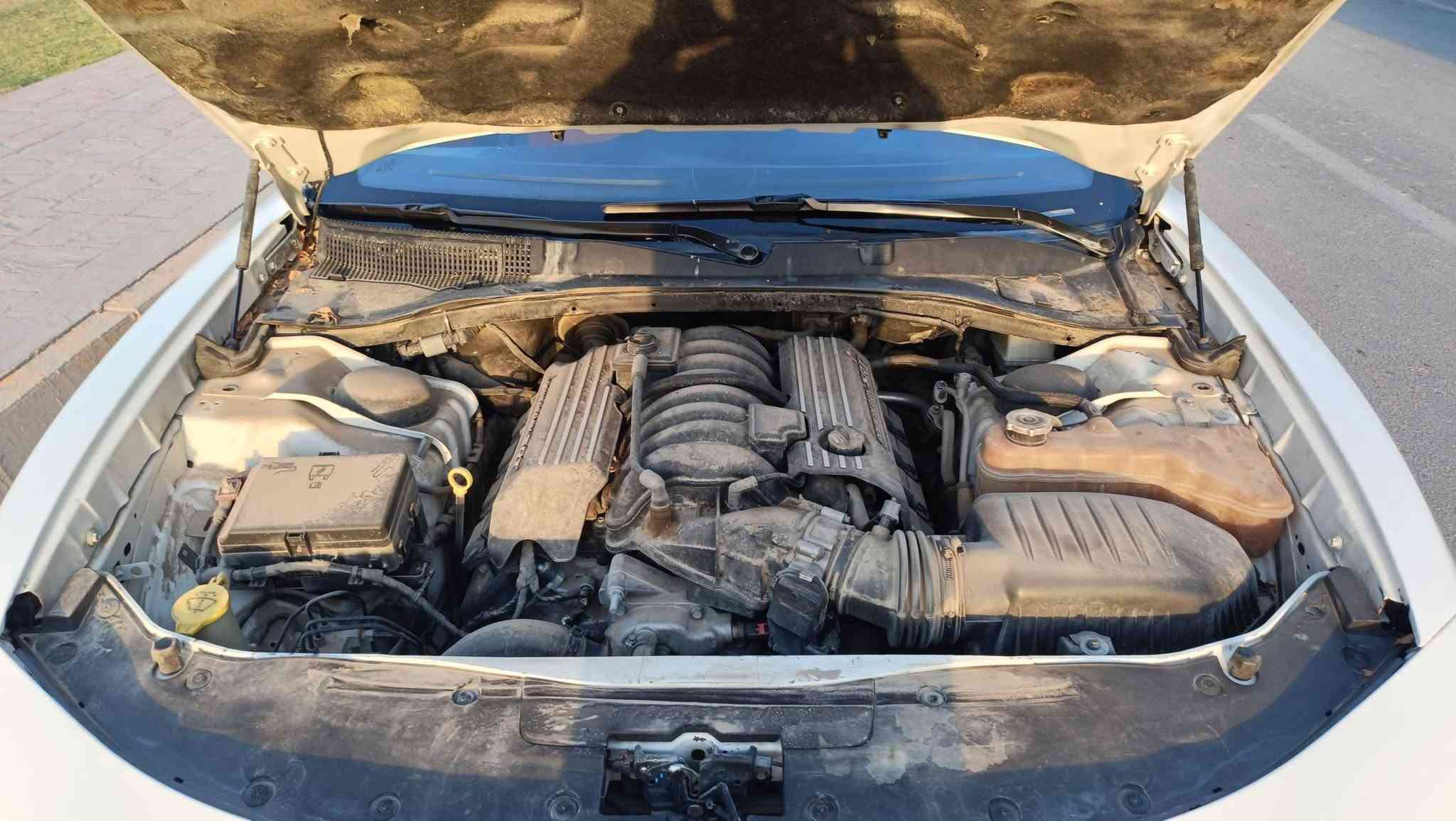 مكلف بالنشر 
للاتصال *********** و
جارجر سكات باك للبيع 
موديل 2022 
مكينه V8 / 6400ccm
ماشيه : 35 الف مايل
السعر 195 ورقه
رقم بغداد بأسمي والتحويل ثاني يوم 
المواصفات 
——————————-
كشنات كنتاره احمر مختم ( سكات باك ) 
فجوج بريمبو 6 بستم 
اكسل قفل 3.9 
كير 8 نمر 
دبات موبار سود
شاشه كار بلي 
كشنات تدفئه تبريد 
4 مودات قياده 
ذاكرة خزن ميموري 
حساسات خلفيه + جانبيه 
كامره خلفيه 
وباقي مواصفات السكات باك معروفه 
الأضافات 
———————————
لدات اوركال متغير 
وسقف روز رايز
حادثها 
——————————-
جاملغ وبنيد فقط 
* علماً السياره مناقصها اي شي جاهزه مجهزه 
* لا بيها تكحيل ولا بارد وكشرها كلش حلو 
السعر  ورقه وبالعافيه على الي ياخذها
مكاني بغداد / المنصور

