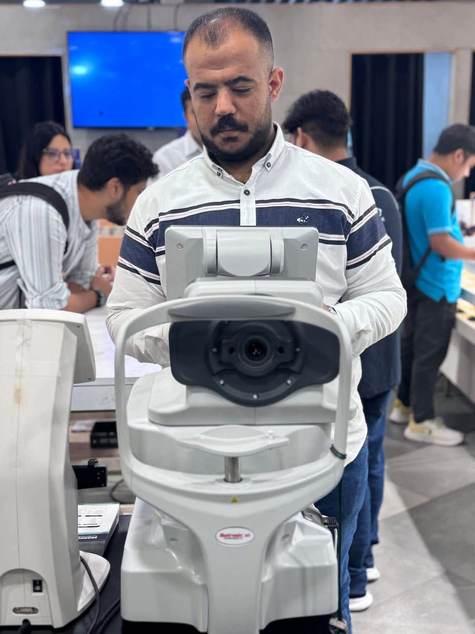 ✨ مركز ابن الهيثم للعيون ✨  

نقدّم لكم خدمات متكاملة للعناية بصحة عيونكم:  
👁️ فحص وتقويم البصر  
📊 قياس ضغط العين  
👓 نظارات طبية بأحدث التصاميم  
🕶️ نظارات شمسية عصرية  
🔵 عدسات لاصقة طبية  
🌈 عدسات لاصقة تجميلية  
👨‍⚕️ تقني البصريات عبدالله هيثم جاسم 

📍 العنوان: المدائن، شارع الأطباء، مقابل صيدلية أبو أثير المشهداني  

📲 للتواصل واتساب: ***********  
📸 انستغرام: ibn_alhaetham9  

👀 رؤيتك تهمّنا... زورونا اليوم واطمئن على نظرك
