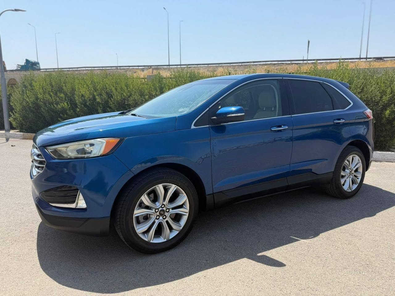 🔥 للبيع: فورد إيدج تيتانيوم (Ford Edge Titanium) موديل 2023 🔥
📌 التفاصيل العامة:
النوع: فورد إيدج (Ford Edge)
الفئة: Titanium (تيتانيوم - أعلى فئة)
الموديل: 2023
اللون: أزرق ملوكي مميز
العداد: 28,500 ميل فقط
✨ حالة السيارة:
البودي / الصبغ: صبغ باب خلفي جهة اليمين فقط.
الجاهزية: بقية السيارة مكفولة بشرط الفحص وبحالة ممتازة جداً.
⚙️ أبرز المواصفات (فول مواصفات Titanium):
نظام دفع رباعي (AWD).
داخلية جلد أوف وايت / بيج مميزة جداً بحالة الشركة مع نقشات التيتانيوم.
الشاشة العمودية العملاقة الحديثة مع تدعم Apple CarPlay و Android Auto.
نظام الملاحة والتكييف والتحكم الكامل من الشاشة.
مرايا جانبية تحتوي على رادار النقطة العمياء (Blind Spot).
كاميرا خلفية وحساسات توقف.
إضاءة LED كاملة (أمامي وخلفي مع كشافات).
بصمة تشغيل ودخول ذكي بدون مفتاح.
ويل ألمنيوم حجم كبير بلادي خاص بفئة التيتانيوم.
💰 السعر المطلوب: 171 ورقة ($17,100)
كفالة رقم: 15 ورقة 
📍 الموقع: [اربيل]
📞 للتواصل والاستفسار: [***********] يتوفر واتساب أربيل, العراق
