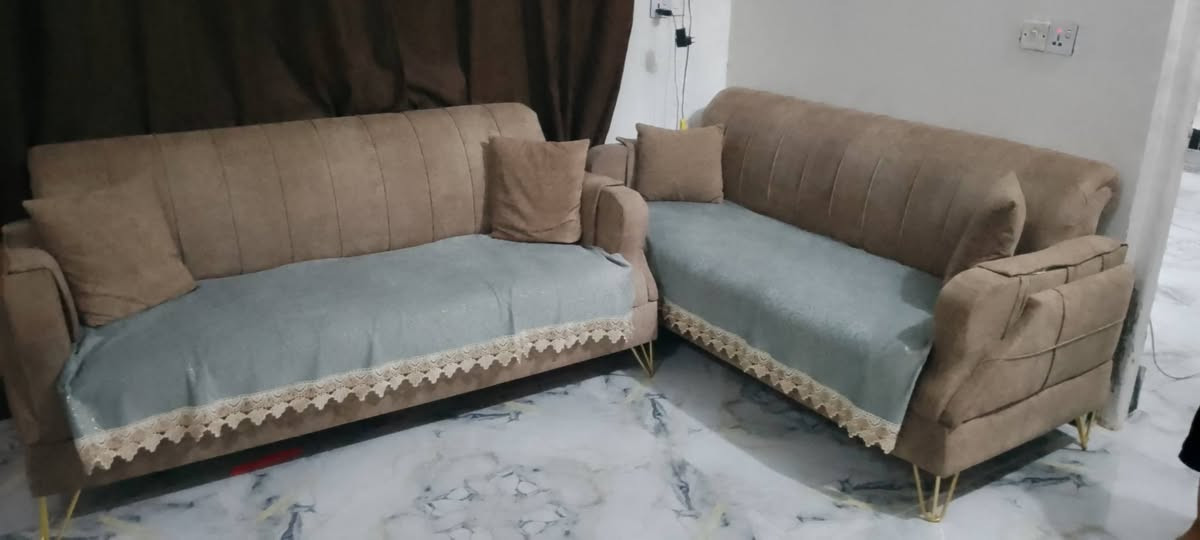 تخم ثنين كبار وثنين زغار مكلف بنشر ***********
