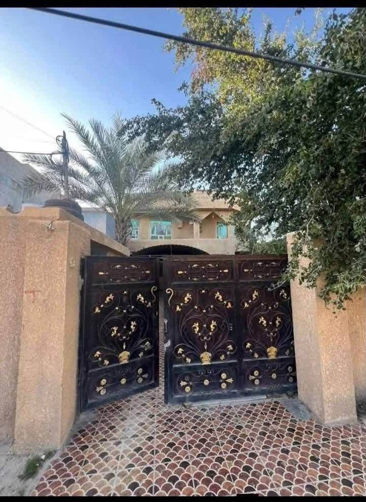 جبنالكم اليوم من مكتب ليث ابو لليل دار سكني 
مساحه 400م الواجه 13 ونص 
الموقع القادسيه قطعه 500 
السعر مناسب 125مليون 
فرصه لك ولعائلتك 

تواصل *********** وحياكم الله بمكتب ليث ابو لليل
