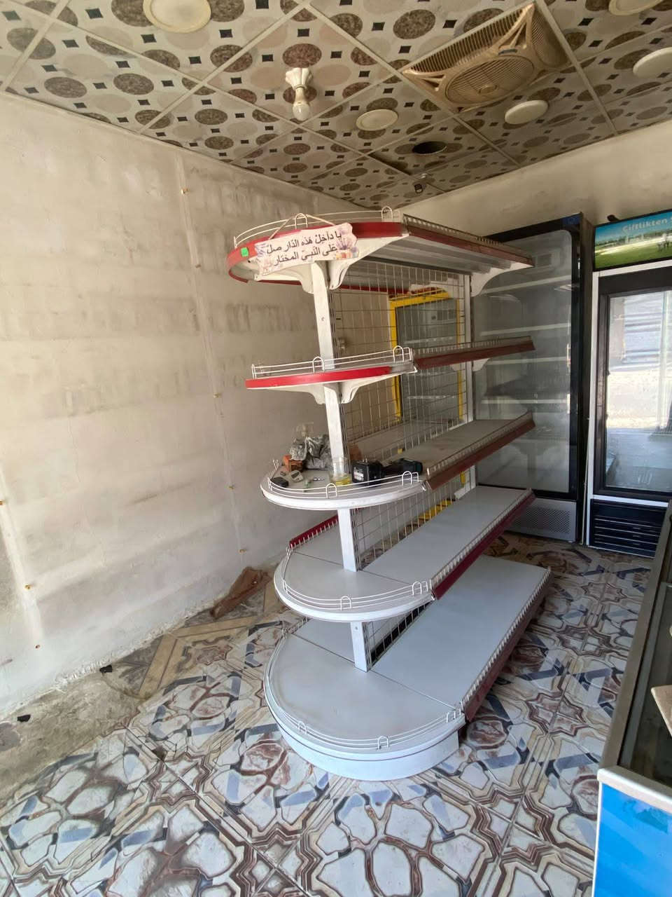السلام عليكم للبيع للبيع  عارضات 3 للبيع ام البابتين  عدد1  وباب واحد عدد 2  +سفينة رفوف طك كارتون بيدي مستعملات فقط 6 اشهر ...مكاني بغداد الأمين للاستفسار ***********
