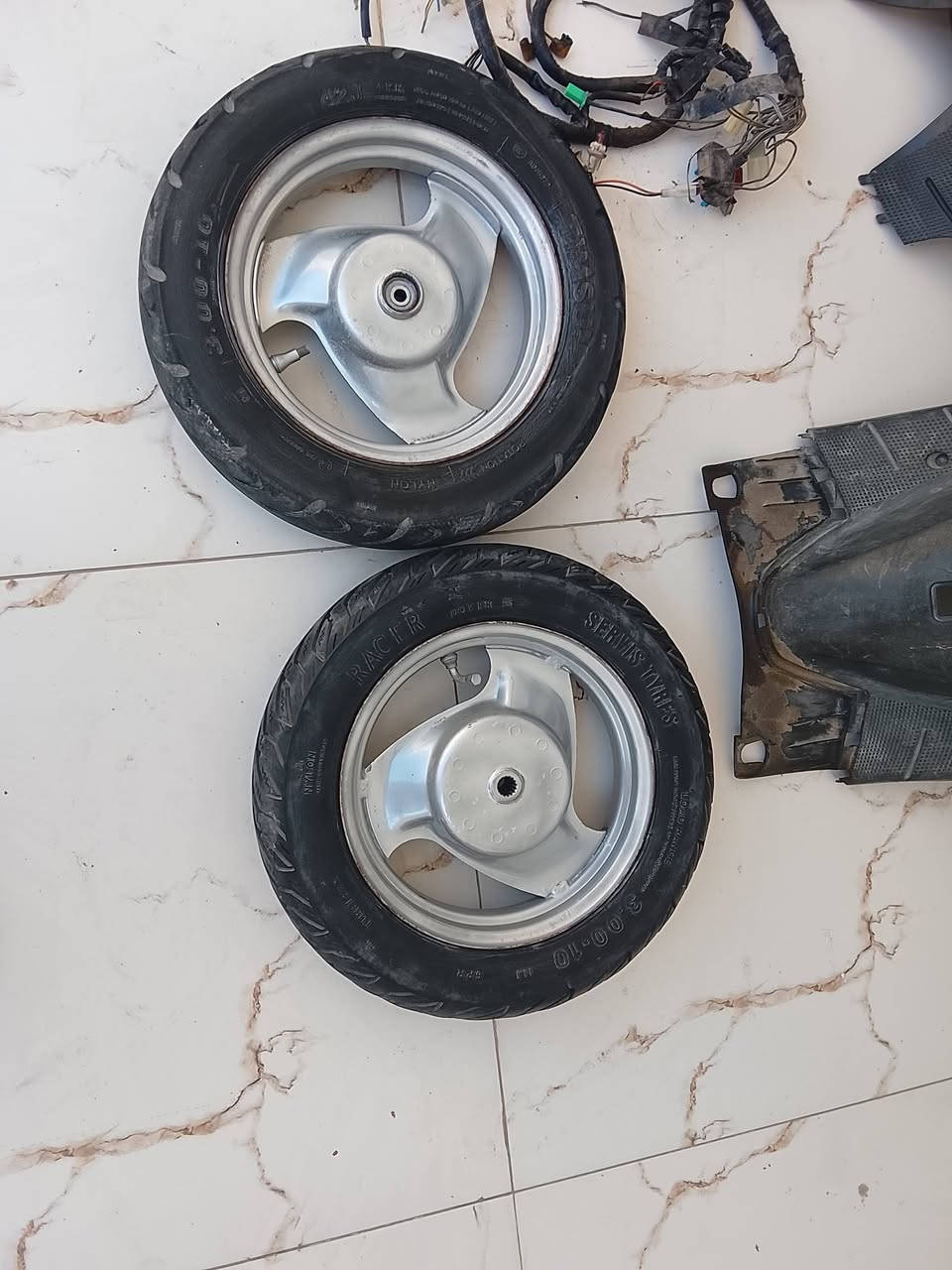 غراض دراجه يامها منغولي خطين للبيع
عقل وتايرات وضفيره ويدات وسوادات كلهن جدد جوزه الاصليه مكاني ابو الخصيب حمدان ***********
