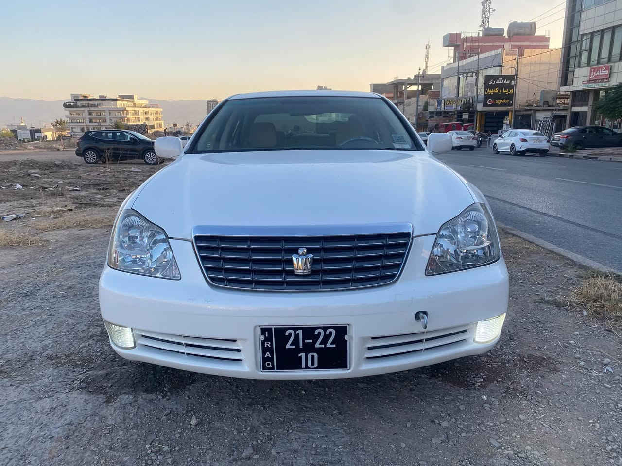سلاو شاهينة براوة ٢٠٠٦ بةصمة رةصاصى ناوزةرد ١٨٢ بئ دوكةل بئ بؤياخ بئ سارد / سارد و گةرم و بريكى بةسراوة سةيارةكة لةرةسمةكان جوانترة پيويست بةوةسف ناكا كؤدى هةية و بالكؤدى وةرگرتوة قةترة چةورى نية مةكينة زؤركةم رؤشتوة سعر ٥٢ گةلاو زؤر زؤر كةم مةجال مشتةرى نيت و سعرى نازانى تةلةفون مةكة *********** لة سليمانيم
