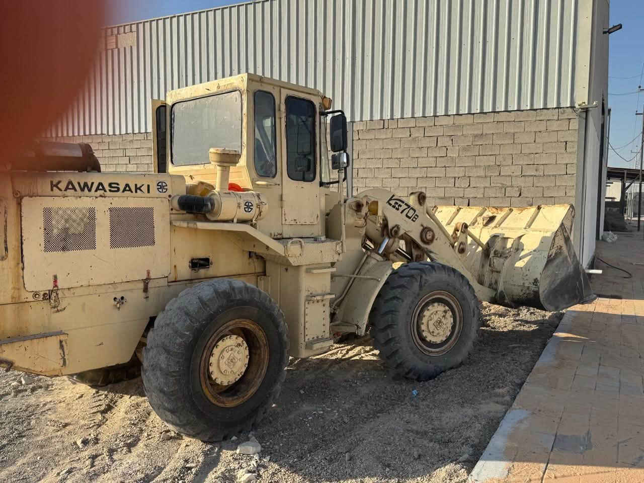 شفل كاوسكي B70 للبيع موديل 86 سنويه مجدده الى 2030 باسمي نظيف جدا كير محرك اكسل صدر صينيه تنقيص ولا قطره مصبوغ عام الموقع الرمادي

‭***********‬
