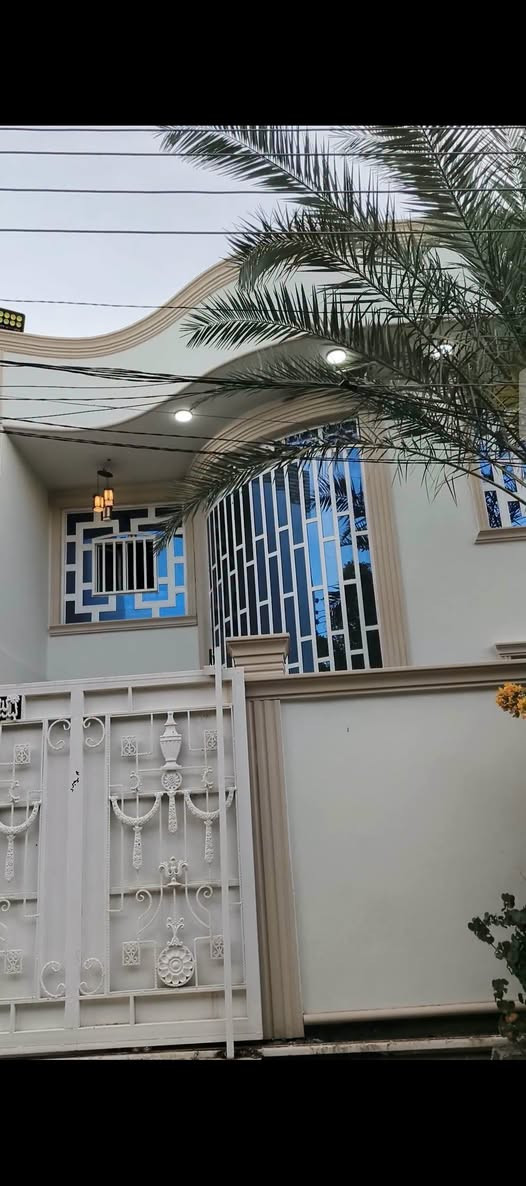 بيت للبيع مساحه ٢٠٠ م طابو صرف بناء جديد طابقين يحتوي على استقبال وصاله و٥ غرف نوم ومطبخ وصحيات وحديقة موقع البيت على حديقة عنوان كربلاء حي القادسية أي استفسار اتصل *********** نستقبل جميع العروض في انحاء كربلاء
سعره ٣٠٥ بي مجال بيع فقط
