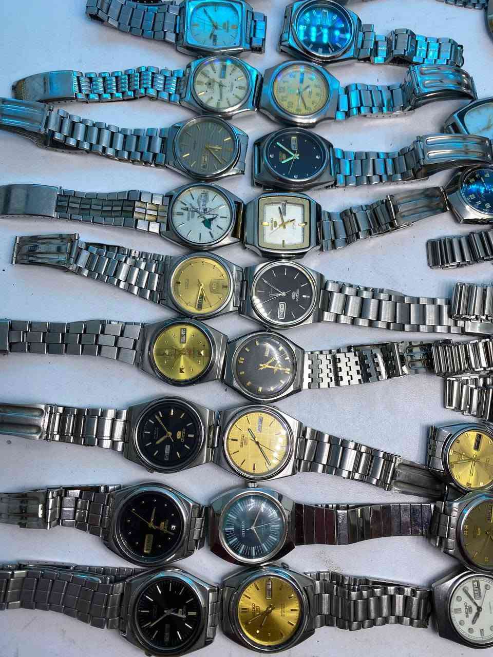 ساعات اوتماتيك سعر القطعه ب 35 الي يحب يحجز يراسلني خاص او واتساب 7751473652

