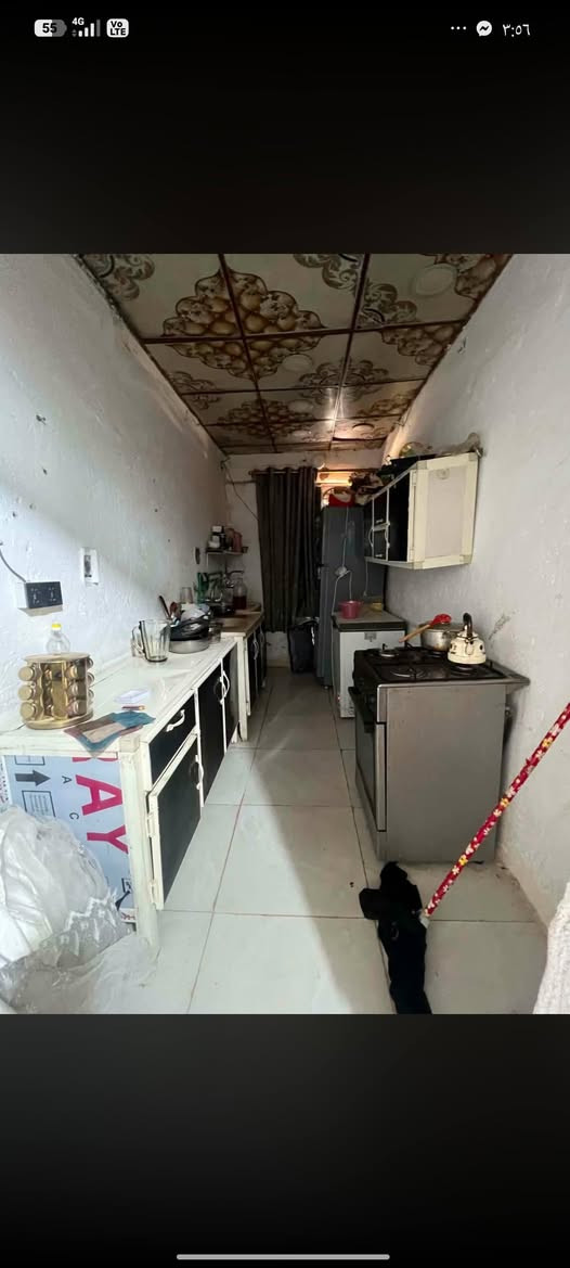 سلام عليكم بيت في المطار الجديد شارع اسواق فدك قرب شكله جنابي وهم قريب على شارع ملعب الكوفه 60 متر غرفه وصاله ومطبخ وطارمه صغيره 15معى الغرفه وبي مجال 
***********
