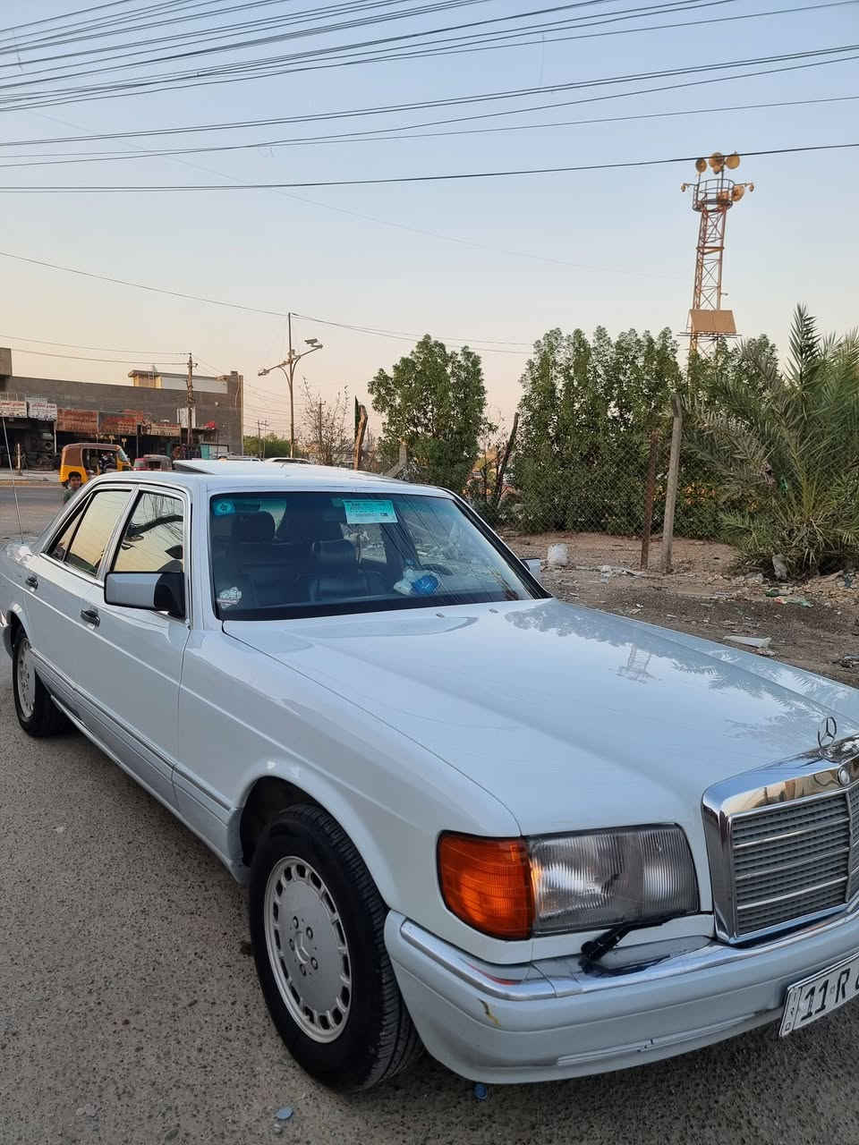 مرسيدس رئاسي موديل١٩٩٠
مفولة مواصفات
بلادية مكينة وكير ( عنكبوت )
شلعة ومعدل تخبل
رقم بغداد تحويل مباشر بسمي
مصبوغة عام جمالية مصبوغه قبل شهر فرن
معروضه ب(90}وبيه مجال 
كشنات كهربا دبل اريل كهربا برده كهربا سلايت شغال
العنوان بغداد الرصافه فلكة حي النصر
***********
