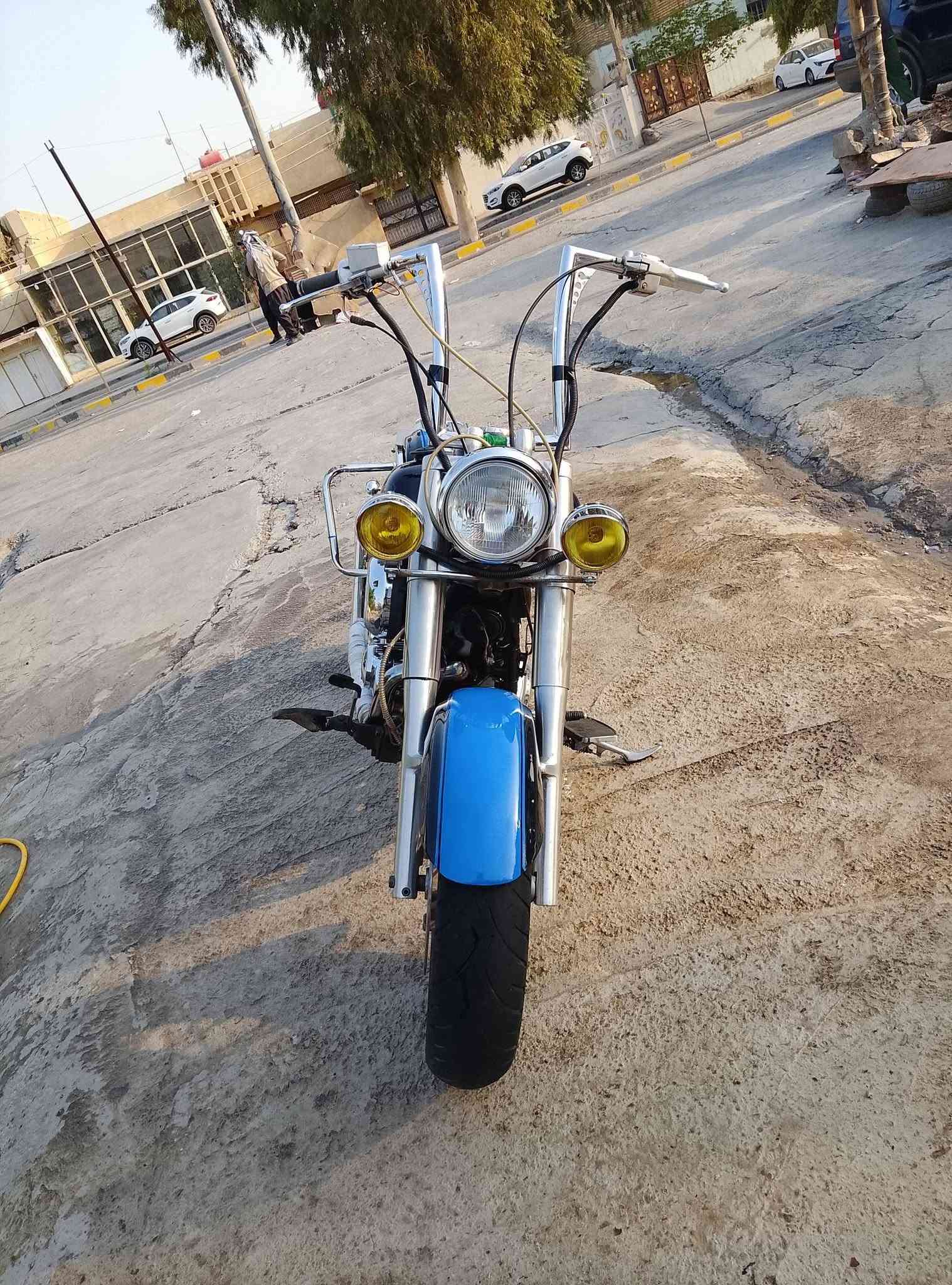 يالله السلام عليكم شباب دراك ستار 400cc
للبيع دراجه كامله ماناقصه اي شي اوراق  شوفه عينك 
1صالنصات يمنه ويسره 
2 لايت زنون عالي 
3 لون الدراجه بليل اسود بالنهار نيلي شذره تخبل
4كهربائيات كامله 
5 شي على شي دراجه ماناقصه اي شي فقط الدشلي مال السرعه 
ملاحضه اللون الازرك هذا لاصق شوكت متحب تغيره او شلعه ينشال 
السعر المطلوب 12$  مع مجال قليل ***********

