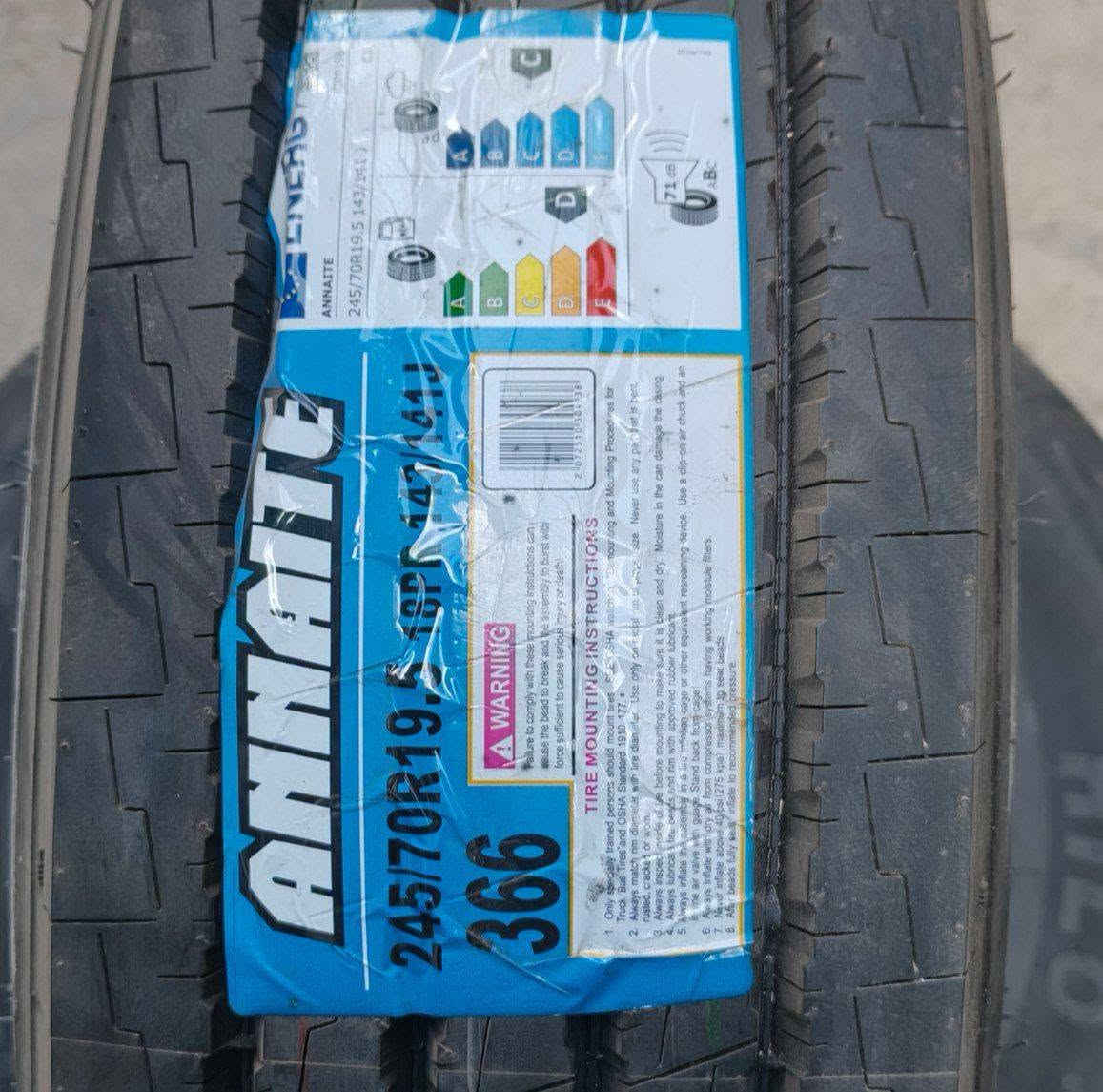 اتيكو

نص مكتوب في الصور:
- ANNAITE DRIVE THE DIFFERENCE صنع في الصين MADE IN CHINA متوفر إطار : ANNAITE القياس 245/70/19.5 النقشة 366 عدد الطبقات 18 قاط بلد المنتج الصين سنة الإنتاج 2026 النوع انايت اداء قوي .. لرحلات أطول ACTROS مرسيدس اتيجو عمر افتراضي طويل استهلاك وقود أقل ثبات ممتاز على الطريق تحمل عالي للأوزان الثقيلة *********** (واتساب) بغداد - الكرادة - طريق معسكر رشيد مجمع مشن للاطارات والبطاريات