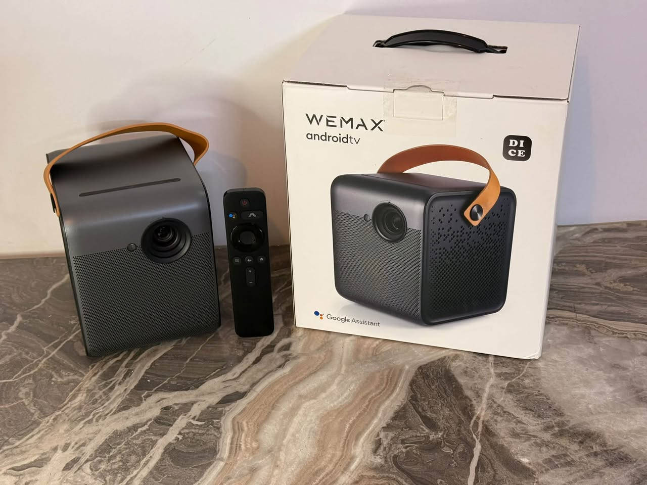داتا شو محمول • بطارية ١٦٠٠٠mAh • دقة ٤K