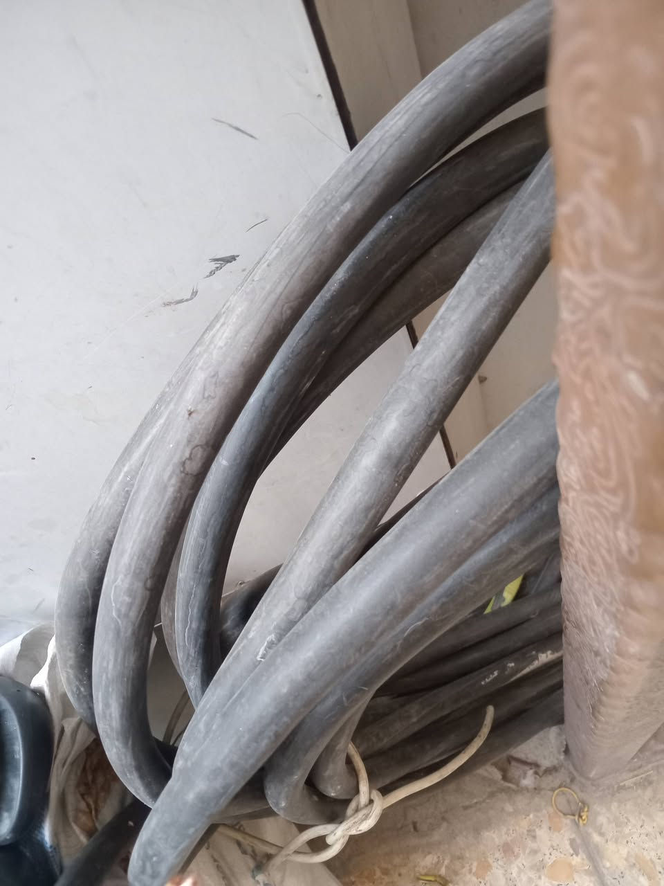كيبل  للبيع  3×25+16 طول 20 متر العنوان بغداد  ***********
