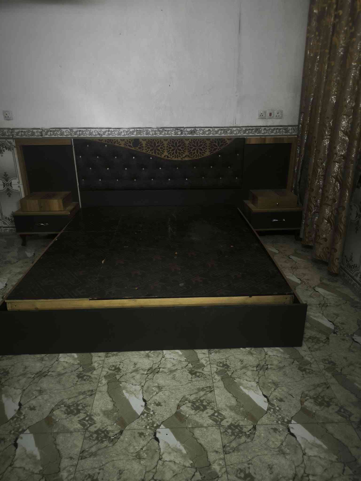 كامنتر سعره 250 بي مجال/ غرفه نوم ما بيها دوشك سعرها 350 وبيها مجال/تخم الجوزي سعره 600 وبي مجال/تخم رصاصي 3 قطع المقاعد 5 سعره 175/دوه ابو دشير ||*********** اتصال بس وتساب
