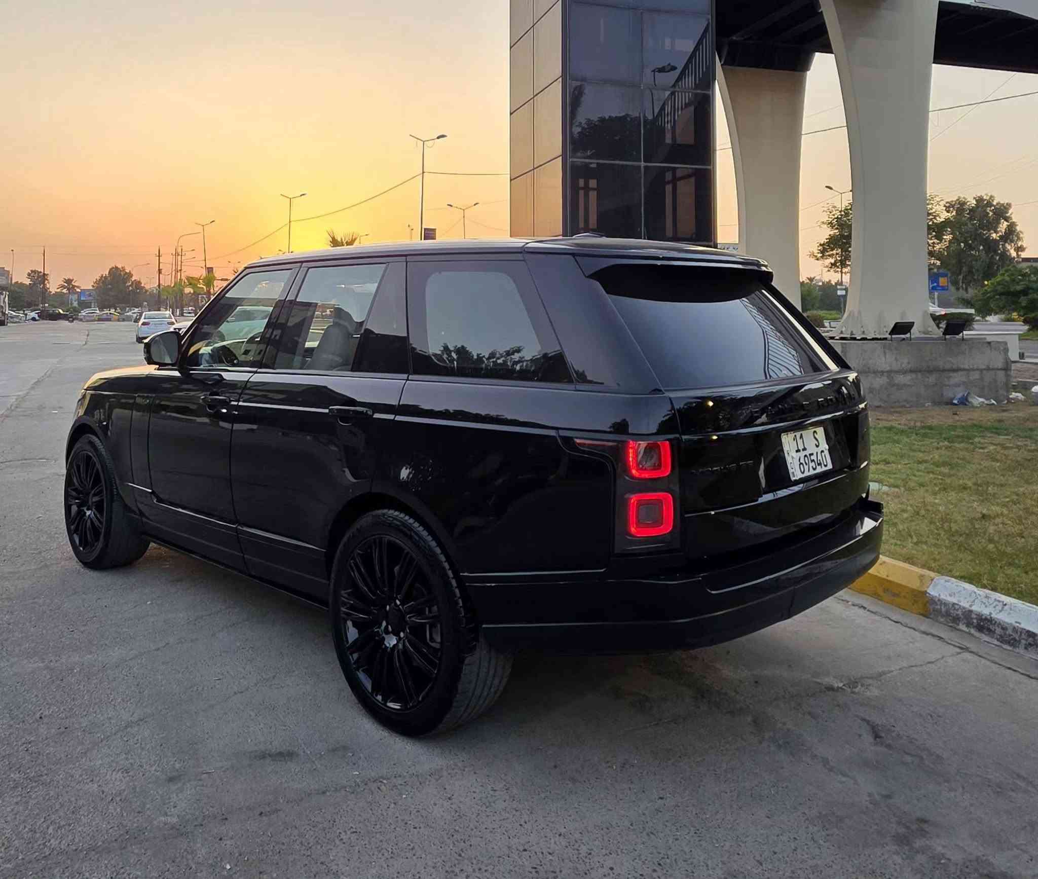 رانج روفر فوچ 2013 HSE
محرك 8 سلندر 5.0 بدون سوبر المرغوب
لون قهوائي مميز 
المواصفات
بصمه عدد 5
شاشه 
كامره 360 درجه
تحكمات ستيرن
شفتات ستيرن
تدفئه بلستيرن
الستيرن كهرباء
داخل جلد بيجي
مساج بلكشنات
تدفئه + تبريد بلكشنات
سقف كنتارا
ابواب شفط 
 الصندوق شفط
فتحه سقف بانوراما 
السيارة 4 شاشات
دوس كهربائية حساسات اماميه
حساسات خلفية
رادارات اماميه
رادارات جانبيه
جكات 3 وضعيات
تبريد 3 قطع 

نقاط عمياء ومري طي تلقائي ومري قلاب
سماعات Meridian
السياره مغلفه ppf كامل ضمان ١٠ سنوات
السيارة للبيع او المراوس حسب القناعه
موقع السيارة بغداد الدوره 
***********
