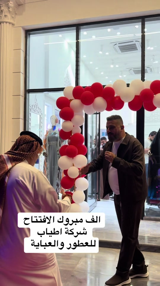 #اكسبلور #عرض_خاص #روائح_عبير @شركة اطياب للعطور 

نص مكتوب في الصور:
- الف مبروك الافتتاح
- شركة اطياب
- للعطور والعباية