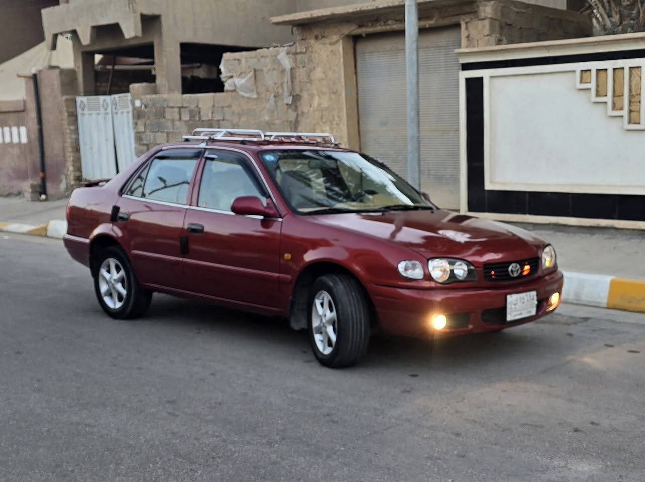 كورولا موديل 2000 خليجي محرك 1600 
مصبوغة عام اثر جراد بيها ضربة بالبك لايت الايسر ومصلحة من اشتريتها 
🔵 كير اوتو دنفش ميكانيكي دبل سلف المرغوب جانت كير عادي وبدلته قبل سنة .
🔵 تبريد ثلج كمبريسر بستم يعني انسى يبوخ بالازديحامات اني ابو تبريد ومشتغل المنظومة بيدي وتدفئة كذلك شغالة .
🔵 مشدود عليها منظومة غاز حكومية ام 60 لتر بيها كارت يعني شغالة نظامين غاز وبنزين صار سنتين .
🔵 منظومة صوت GB 4 سماعات ومضخم بالصندوق ب350 الف .
🔵 منظومة لد عالي نوع الماني ابو ال200 الف  ، اما الناصي وضع شركة بالاضافة الى بلوجكترات في الدعامية .
🔵 شاشة اصلية + كاميرا .
🔵 سنتر لك 4 ابواب + الصندوق مع بصمتين سويج بصمة .
🔵 جام 4 كهرباء .
🔵 محرك نظيف لا تنقيص ولا تبخير ادير دهن 10W40 نوع ولڤر الاصلي ، والكير كذلك قبل سنة شادة وقبل شهر مبدل هيدروليك مانول الماني .
🔵 السيارة عليها ادامة كاملة لويات مع دبلات امامي خلفي + درايم شفتات بالكامل جدد + مشط ستيرن جديد + منظومة بريك من عنبار وفجوج و فلنجات مع تبديل كامل لزيت البريك قبل شهر + ادامة كاملة على منظومة الغاز والبانزين .
🔵 راديتر سراوين قبل سنة شديتها وكله ماء زيتي نوع لوك مولي .
🔵 ويل كب مبدلهن تخم كامل قبل 3 اشهر لان الي بيها جانن سود عاديات .
🔵 سيارة الفضل لله مابيها ولا نقص كلشي بيها شغال من الدعامية للدعامية والله لو مفكر ابيع ماشتغل بيها هيج شغل .
سعرها 65 بيها مجال قليل حق الجية بدون مراوس الي ميعجبة السعر الله يرزقه احسن منها وارخص ،
مكانها الانبار / الفلوجة / غير متواجد فيس بوك للتواصل اتصال وواتساب ***********
