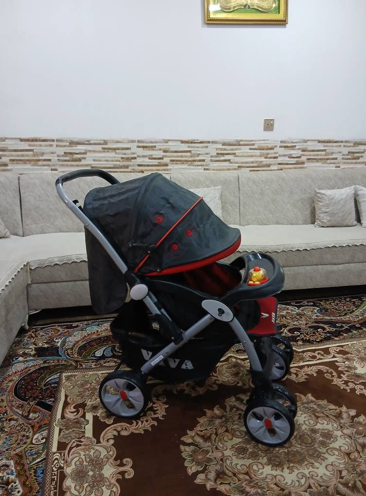 عارەبانەی مناڵان ئەوروپیە شەریکەی vava یە ، حەجم گەورە و تایە گەورەیە زۆر تۆکمەیە تاوەزنی 40 کیلۆ هەڵەگرێت ، تایە و ئیستۆپی مەزبوتە ، دەسکی دو ئاڕاستەیە ئەتوانی مناڵەکە ڕوبکەیتە خۆت ، قایشی بەستنەوەی چوارلای هەیە ، کورسیەکەی تەواو تەختەکرێ بۆخەوتن و شوێن قاچەکەی بەرز ئەکرێتەوە ، ژێرێکی گەورەی پێوەیە بۆشت هەڵگرتن ، لێخوڕینی زۆر خۆشە و کەم بەکارهاتوە ، مێزی پێوەیە و یاری پێوەیە یاریەکەی مۆسیقای هەیە و مۆسیقاکەشی ئیشدەکات و چەندین مۆسیقای تیایە
خاوەنەکەی145هەزاری پێداوە سعری ئێستای زۆر گونجاوە و قفڵی 75 هەزارە بێ معامەلە
سلێمانی ، گەیاندن هەیە*********** السليمانية, العراق
