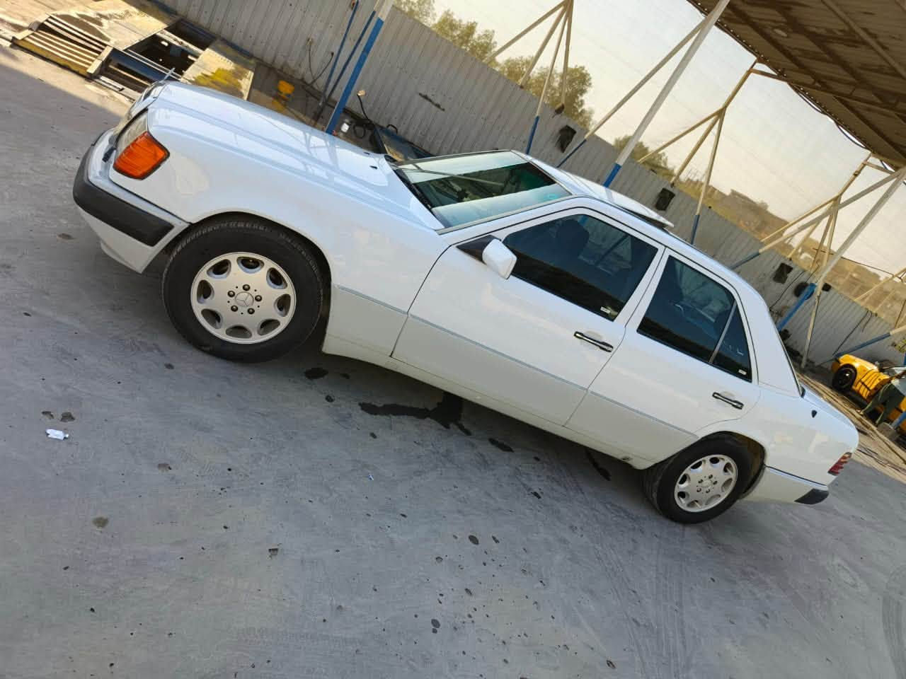 مارسدس دب موديل 93 

رقم بغداد دولي سنويه لل 27

مكينه 320 خراطيم 

حداديه امامي وخلفي نضيفه 

برده كهرباء 

مري كهرباء 🆕 

تبريد شغال ثلج ❄️ 

فتحة سقف طگتين

دبل هورن 

4 جام كهرباء 

كهربائيات شغاله

قواعد دبل بلاد شركة

السعر 75  
***********
مكان بغداد
