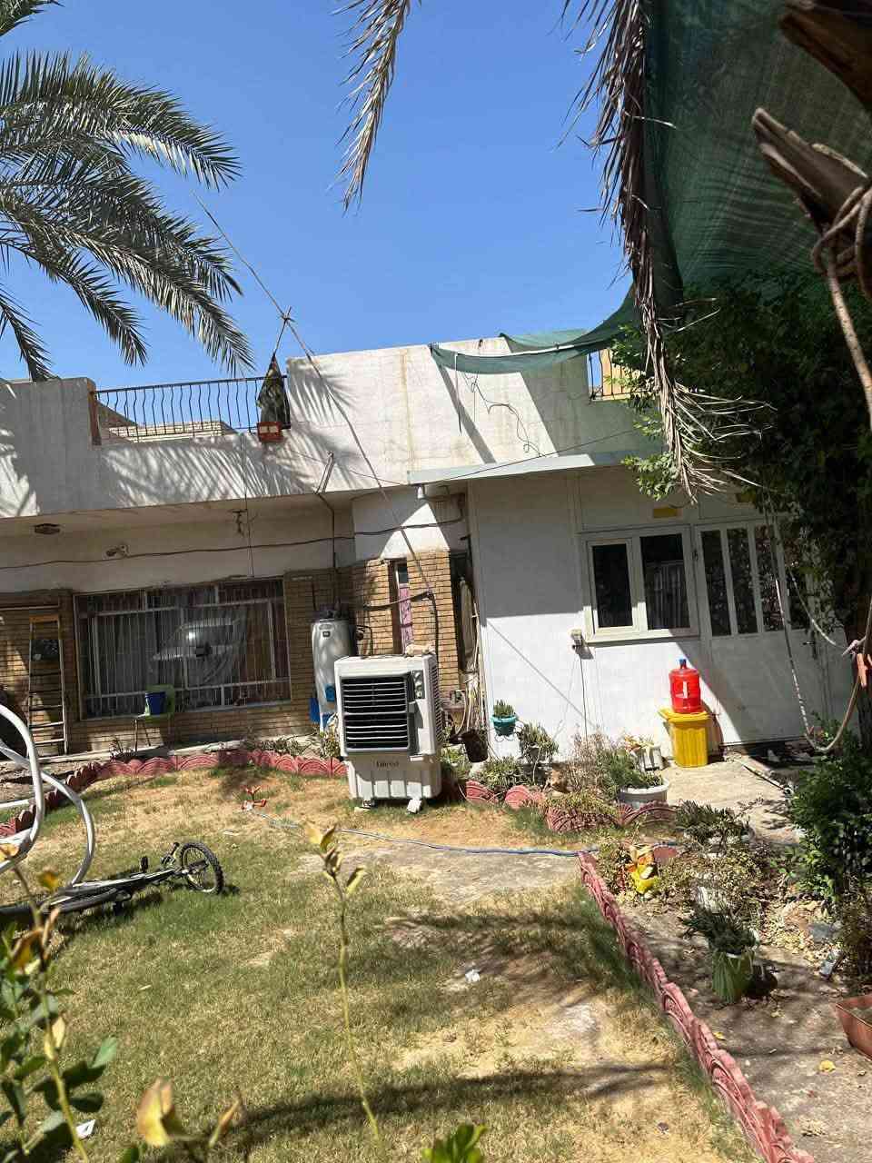 بيت للبيع في منطقه الشعب
� للبيع دار (تعتبر أرض)

📍 الموقع: حي البساتين، قرب الدفاع المدني، مجاور مجمع الزيتون.

📐 مساحة الأرض: 300 متر مربع.
📏 الأبعاد: نزال 30 متر، واجهة 10 متر.

✅ موقع جيد وقريب من الخدمات الرئيسية والأسواق.
✅ منطقة سكنية هادئة ومخدومة.
✅ سهولة الوصول إلى الشوارع الرئيسية والمرافق العامة.

📞 للتواصل والاستفسار:***********
☎️ الاتصال فقط
