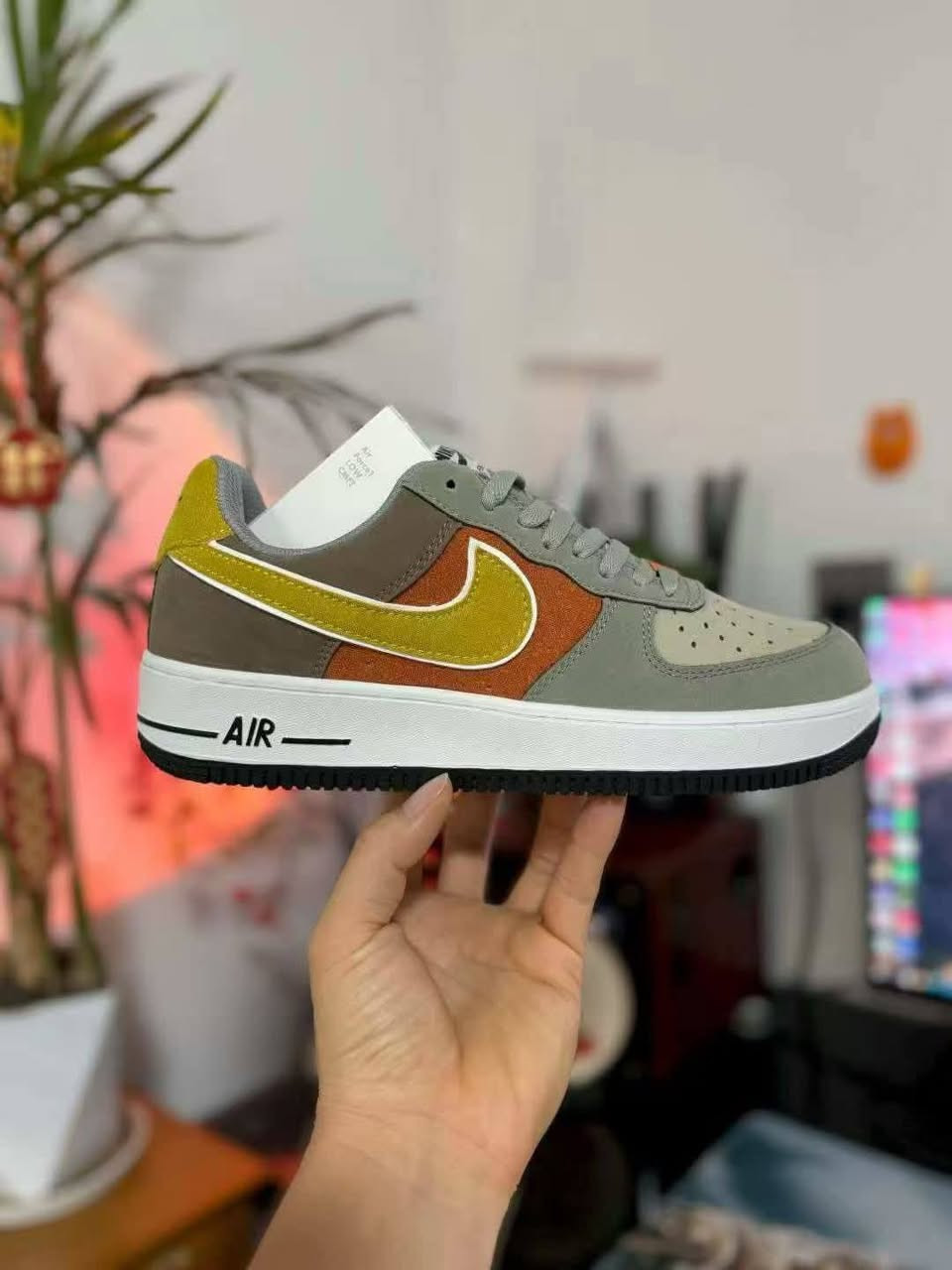 جملة فقط 📢
المظهر الأنيق يبدأ من الحذاء الصحيح! 👟✨
​إذا كنت تبحث عن التميز وتفاصيل تخطف الأنظار، حذاء Louis Vuitton x Nike Air Force 1 هو خيارك الأول.
​استوردناه خصيصاً في رحاب العربية للاستيراد والتصدير لنضمن لك:
✅ أعلى درجات الجودة والمطابقة.
✅ راحة تامة طوال اليوم.
✅ بوكس التغليف الفاخر والملحقات الكاملة.
​⏳ الكميات وفيرة 
📩 أرسل معلوماتك للحجز
​📲 واتساب الحاويات الكاملة : [***********]
📲 واتساب حجز الجملة :
[***********]
📌العنوان بغداد حي الجامعة خلف المستشفى الملكي 
#جملة #اكسبلور #احذية 
#شركة_رحاب_العربية
#شركة_المنافس_للبضائع_الاوربية
