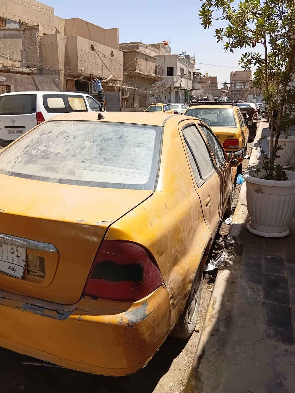 سلامز عليكم شباب جيري للبيع محرك وكير خير من الله السياره متروكه صارلها سنه شغاله بس يرادلها بانزين وباتري وبيها نقوصات قليله مثل جامه اماميه جامه مال باب الخلفيه شغلات بسيطه موديل ٢٠١١ عليها هيئه وغرامات ٩٠٠ ابيع صافي على المشتري ١٠ ورقات صافي  رقم ألماني تحويل مباشر راعيها جيراني يريد تحويل اكعدك وياه تتكاتب  الشراي يتصل على هذه الرقم ***********
