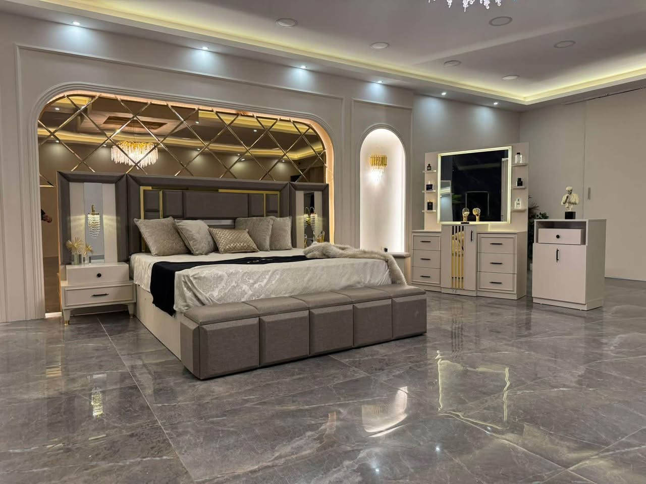 *موديل   رونالدو برو        المودرن*

*10 قطع              كنتور ملحق 335*

*1- ضهر بلوك*

*2- برغي وچوي حديد*
  
*سرير  مخزن*

*5- شغل درجه اولى*

للاستفسار ***********

نص مكتوب في الصور:
- RONALDO PRO رونالدو برو
