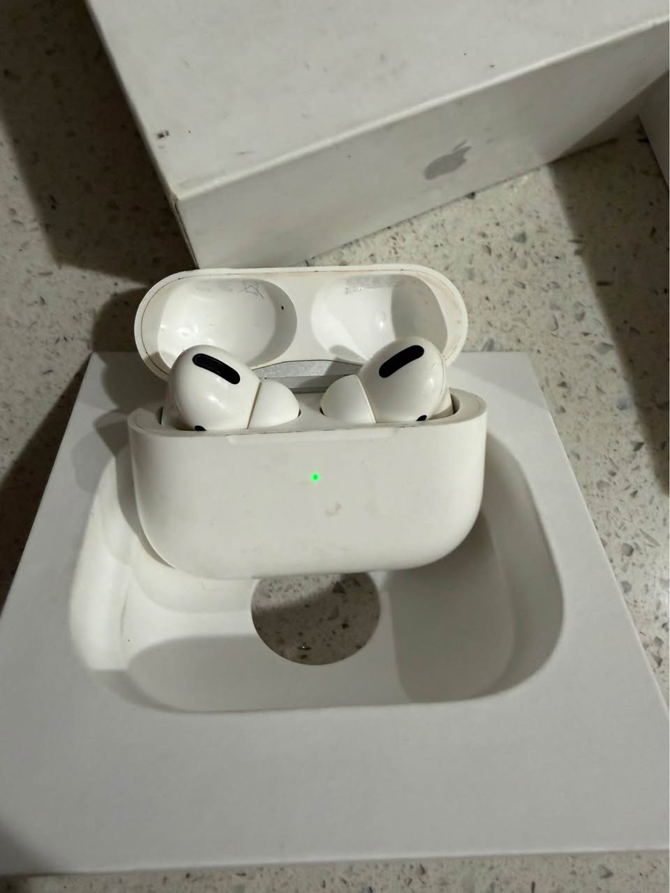 airpod 2pro
نضيفه جدا مع لاستيكات وياهه بعدهن جدد ممفتوحات 
السعر : 175 الف قفل 
بغداد - يوجد توصيل 
*********** بغداد, العراق
