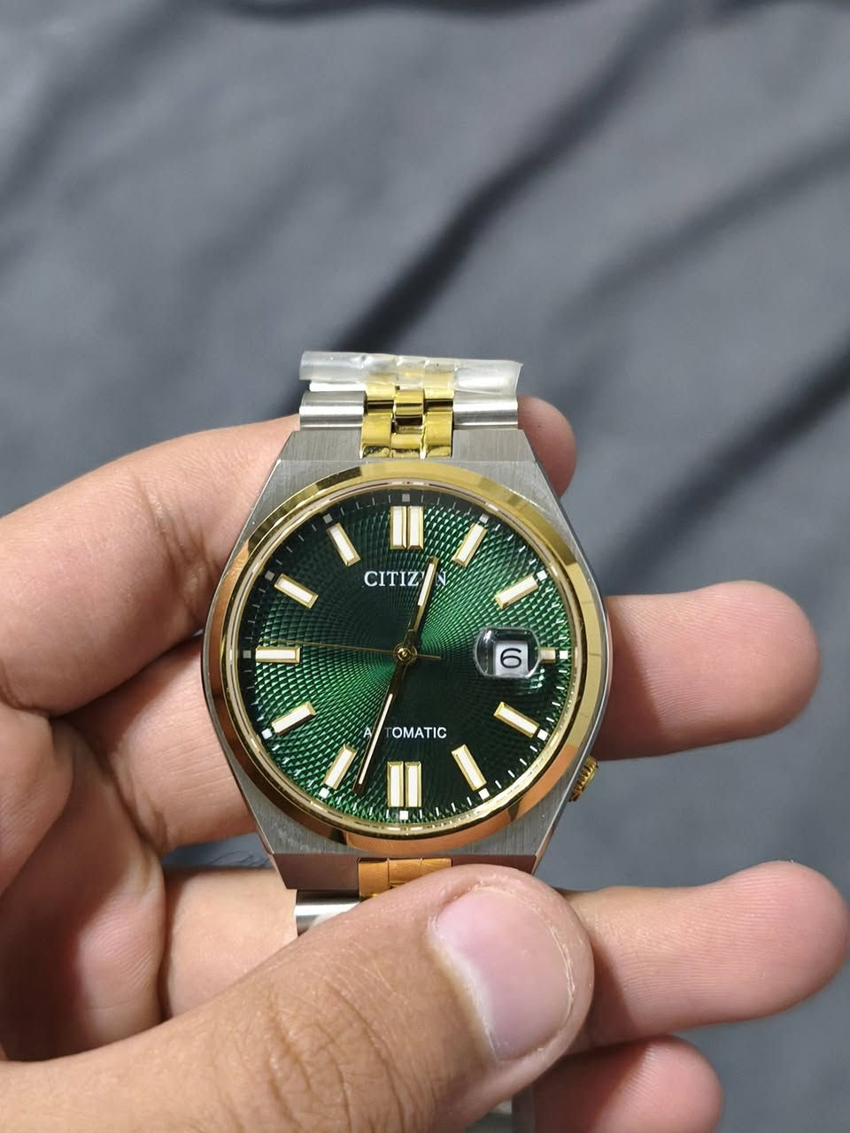 سلام عليكم، ساعة للبيع Citizen tsuyusa two tone جديدة غير مستخدمة ساعة وتاك فقط موديل 2026، للمهتم التواصل خاص او على الرقم ***********
