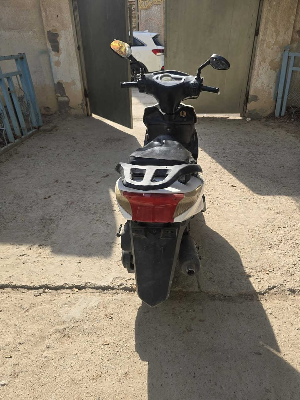 للبيع .. دراجه  سكنز ..كهربايات شغاله..  سلف يشتغل .. محركه  مامفتوح ***********  أتواصل على رقم  أو اتصال  @إشارة  على هذا رقم  صاحب دراجه
