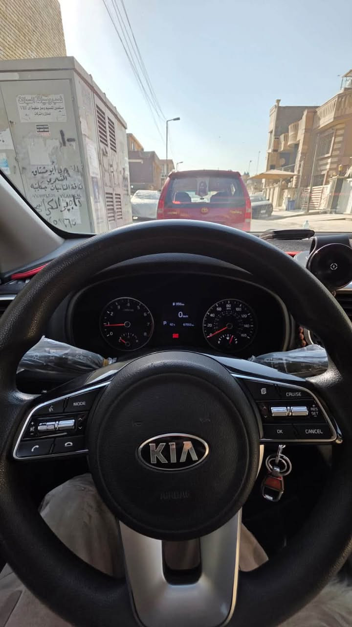 السلام عليكم 

سيارة سبورتج موديل ٢٢  رقم اربيل وارد امريكي محرك 2400 GDI حادث جاملغ خلفي 
سيارة حلو ومرتبة  
الممشة 67 الف 
مواصفات نص فول 
سويج 
تحكم ستيرن 
مثبت سرعة 
تبريد قطعتين 
رادار مانع تصادم 
وغيرهن المعروفات نص فول 
تخم تاير جديد 
حدادية جديدة مال شركة 
بيهة شخوط بسيطة موضحة بالصور  سونارهة مرفق بالصور 
محرك وكير كفالة 
السعر 160 وبيه مجال قليل 
تواصل /*********** واتساب
