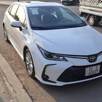 سلام سياره كورلا هايبر موديل 2025زيرو.  ماشيه ثلاثة الاف اللون ابيض رق...