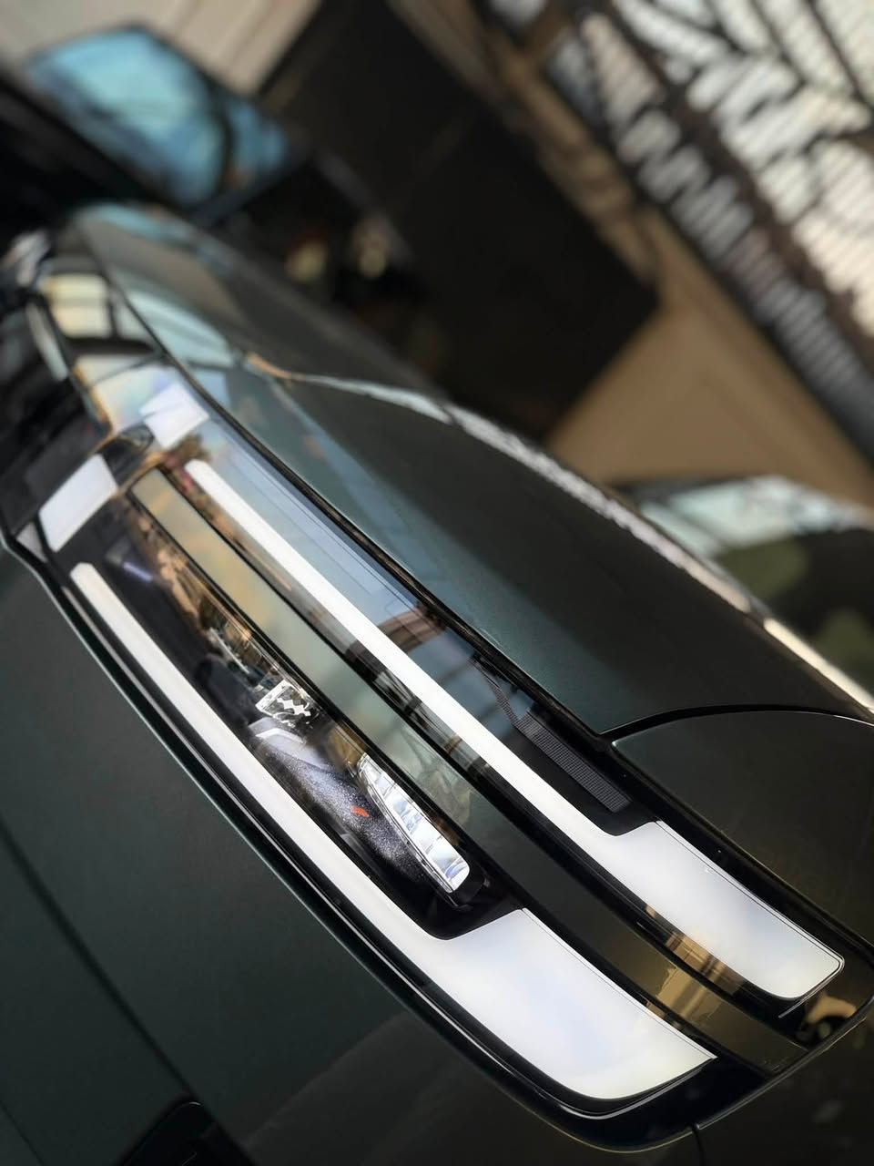 Byd ليوبارد 7
2025 زيرو 
مواصفات 
بانوراما
داخل جلد ابيض
كشنات تدفئة وتبريد 4 مقاعد 
البطارية: plug-in hybrid
كامرات عدد 13 كامرة 
مساج كشنات 
5راكب 
والسعر 56,000,000 دينار عراقي فقط🔥 
مكان السيارة بغداد الكاظمية جكوك 
***********
ومتوفر اللون السمائي ايضاً🔥🔥
