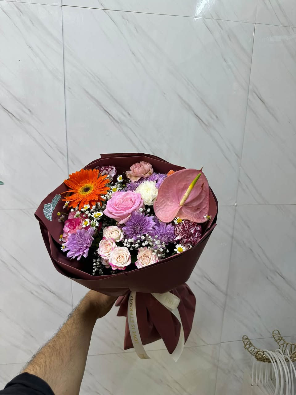 مو بس ورد… 🌷
في متجر غصن كل تفصيلة تنعمل بحب وذوق 🤍

كوالتي يليق بذوقكم،
أصناف ورد مختلفة ومختارة بعناية،
وتغليف مميز يكمّل جمال كل باقة 🎁✨

لأننا نؤمن إن الهدية الحلوة تبدأ من تفاصيلها…
غصن، حيث يلتقي جمال الورد بفخامة التقديم. ✨

العنوان بابل الاسكندرية شارع المصرف 
*********** وأتساب
